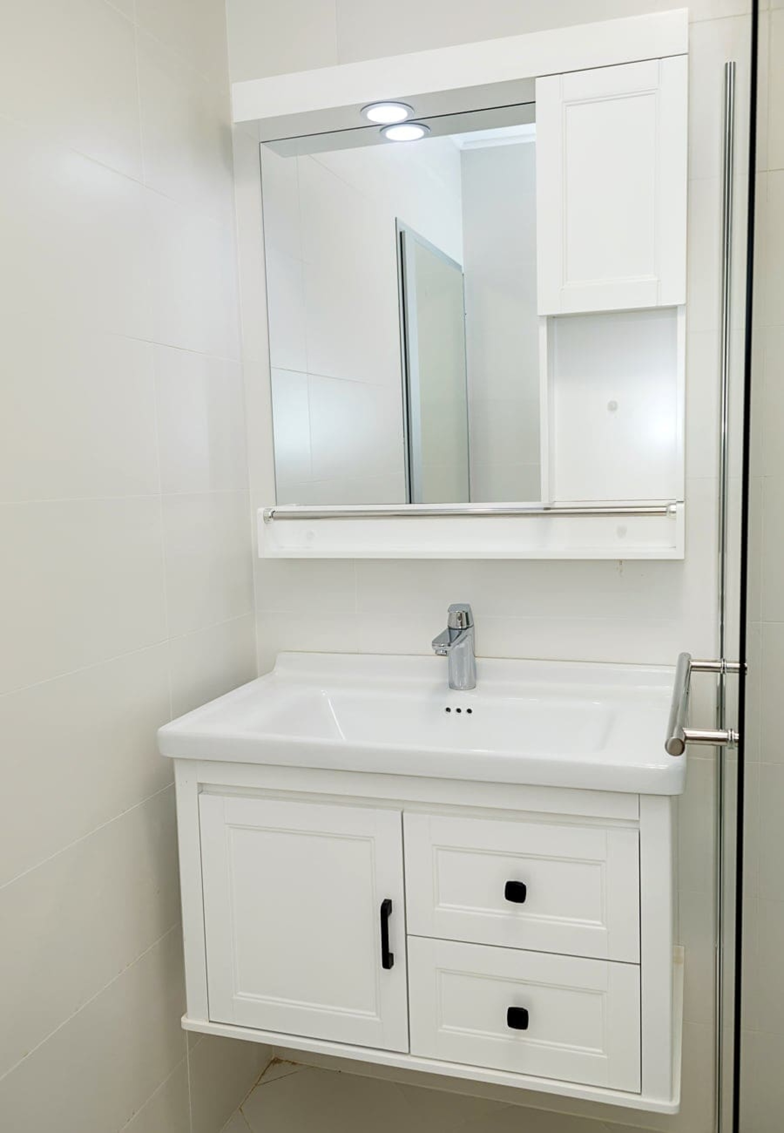 Scoutaround White Logo