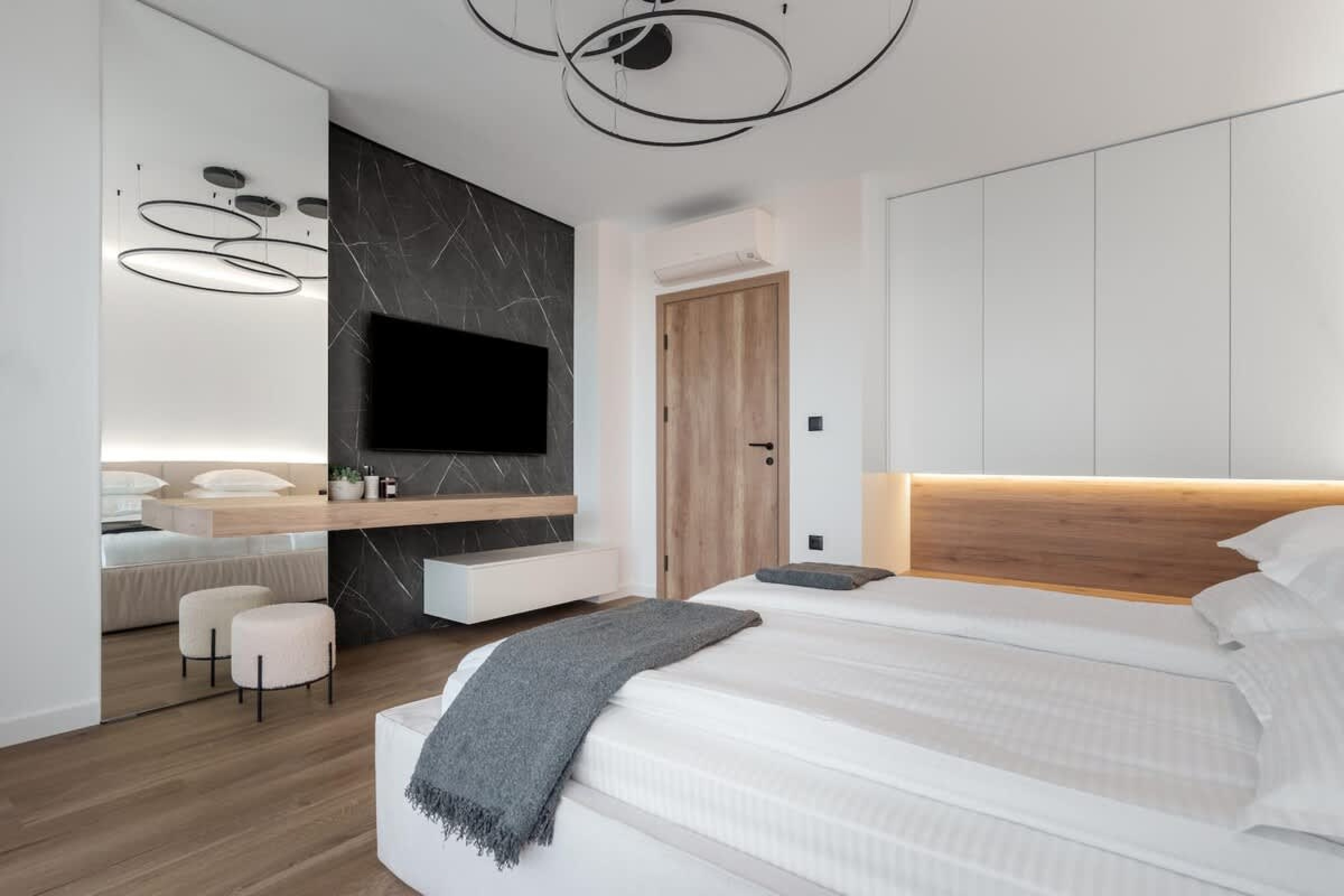 Scoutaround White Logo