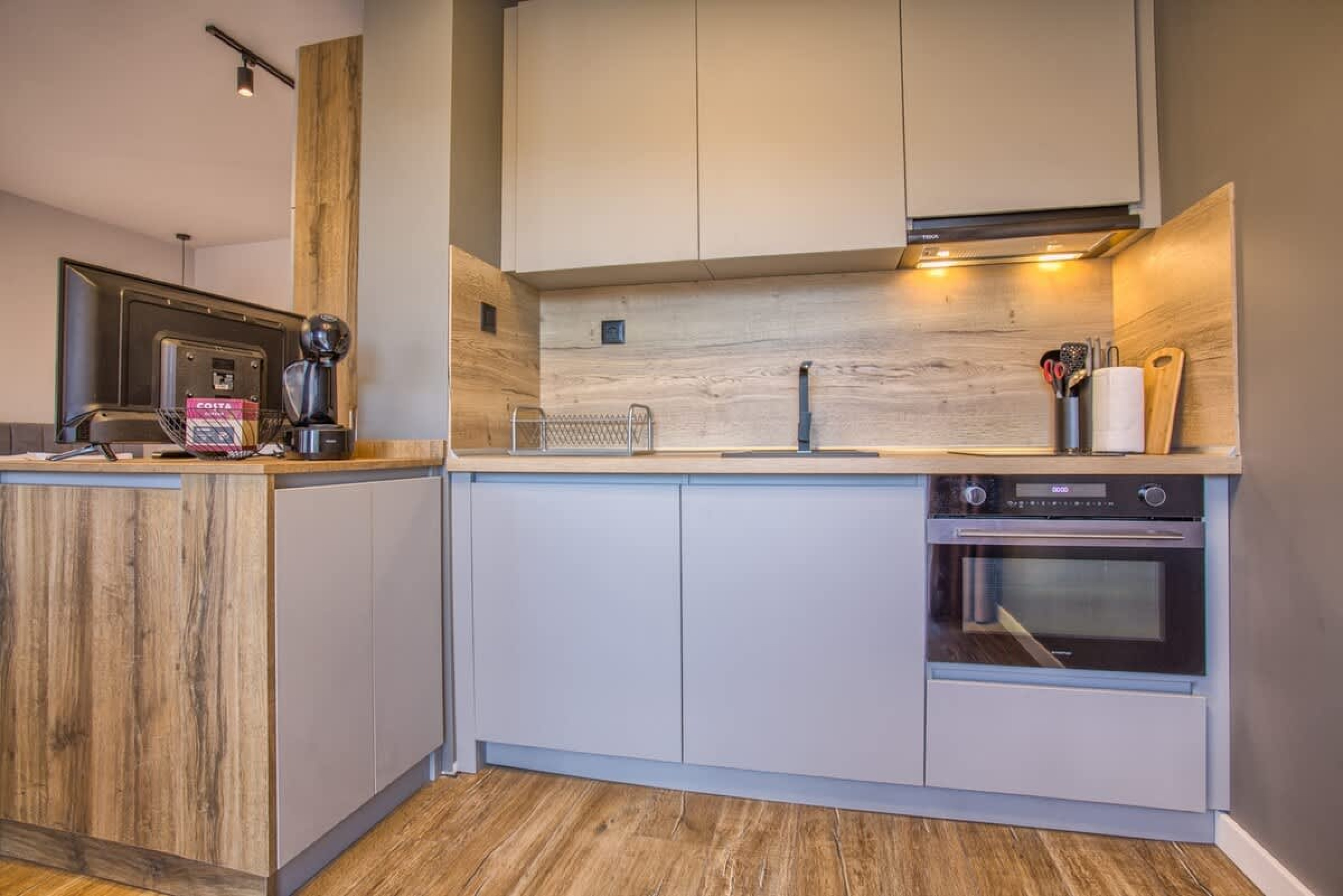 Scoutaround White Logo