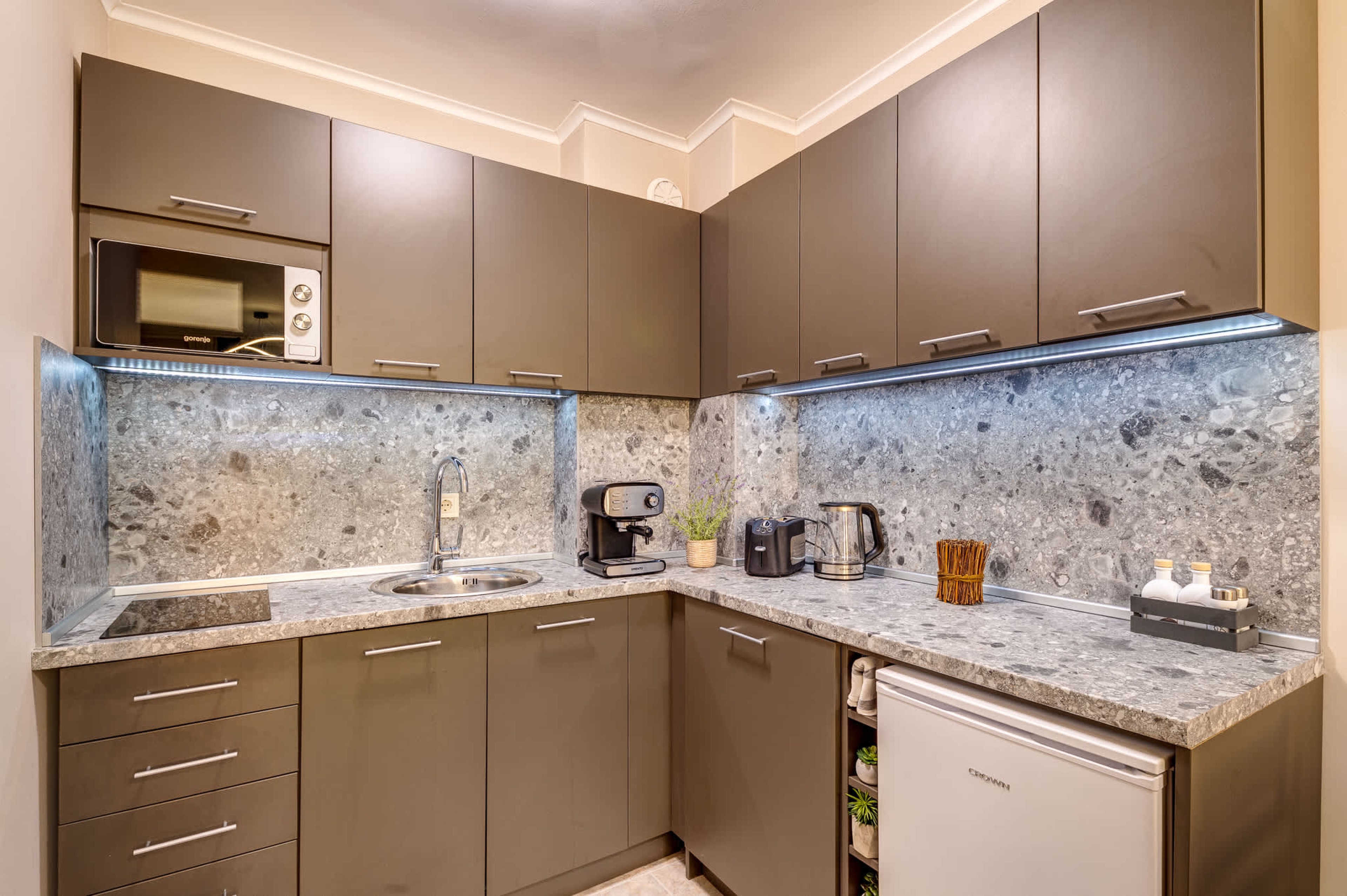 Scoutaround White Logo