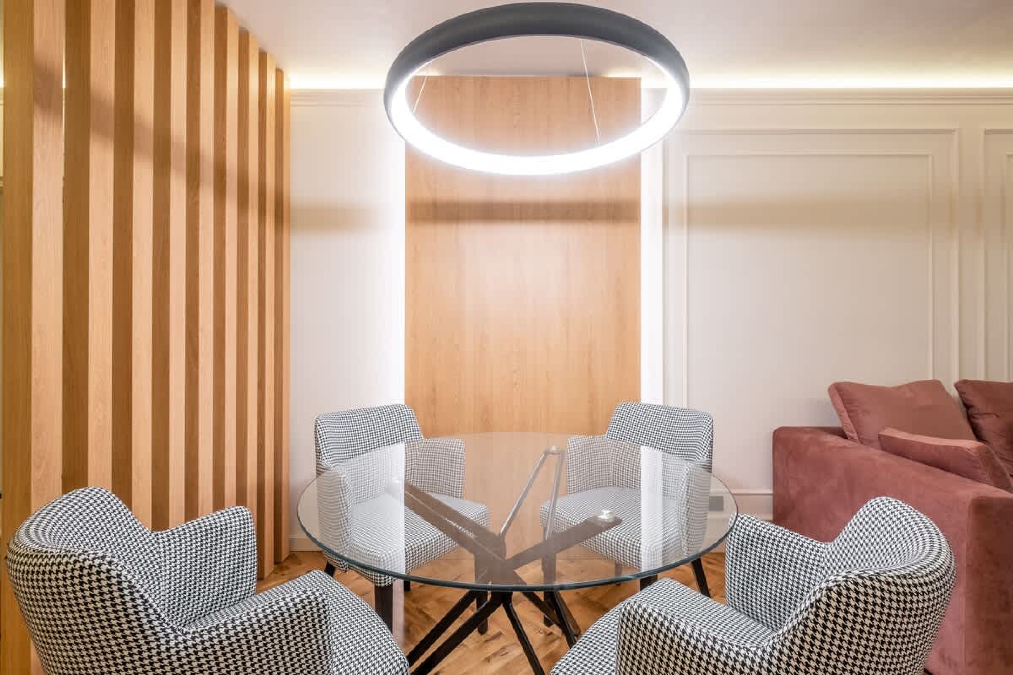 Scoutaround White Logo