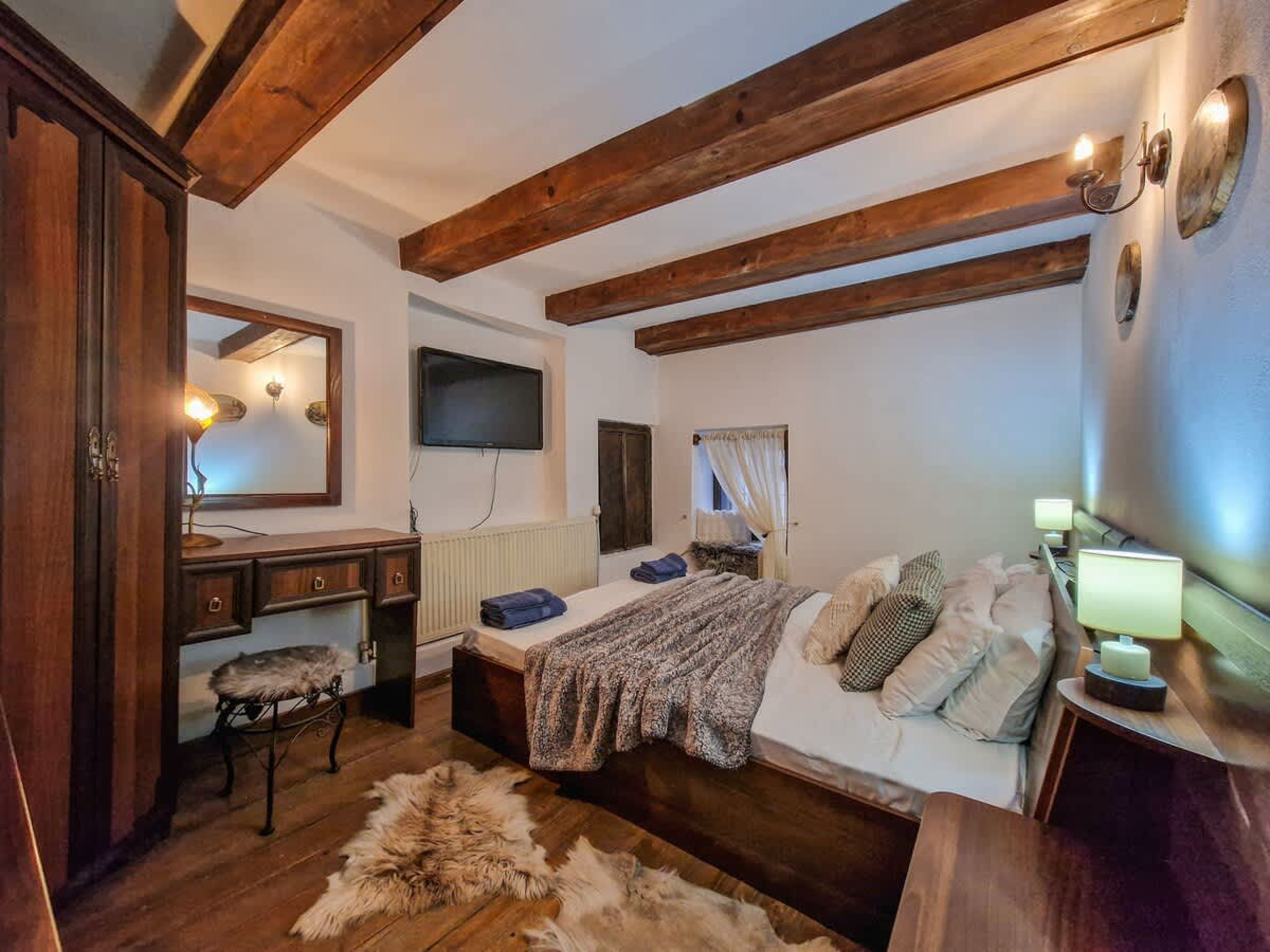 Scoutaround White Logo