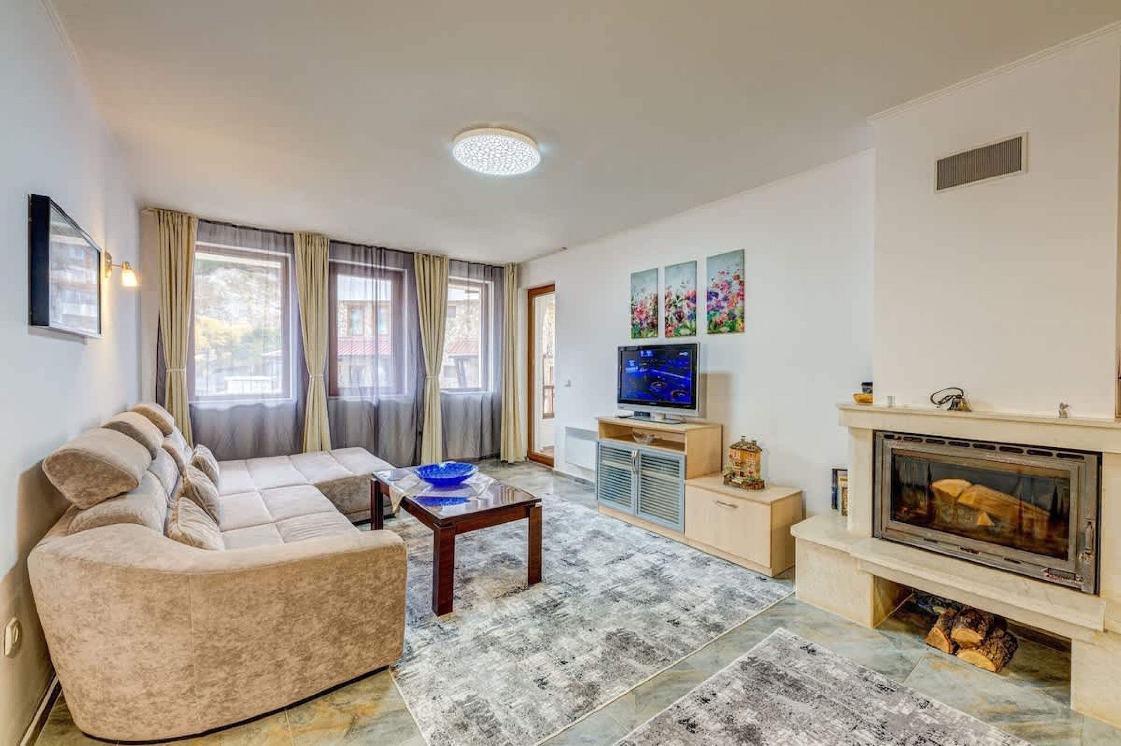 Scoutaround White Logo