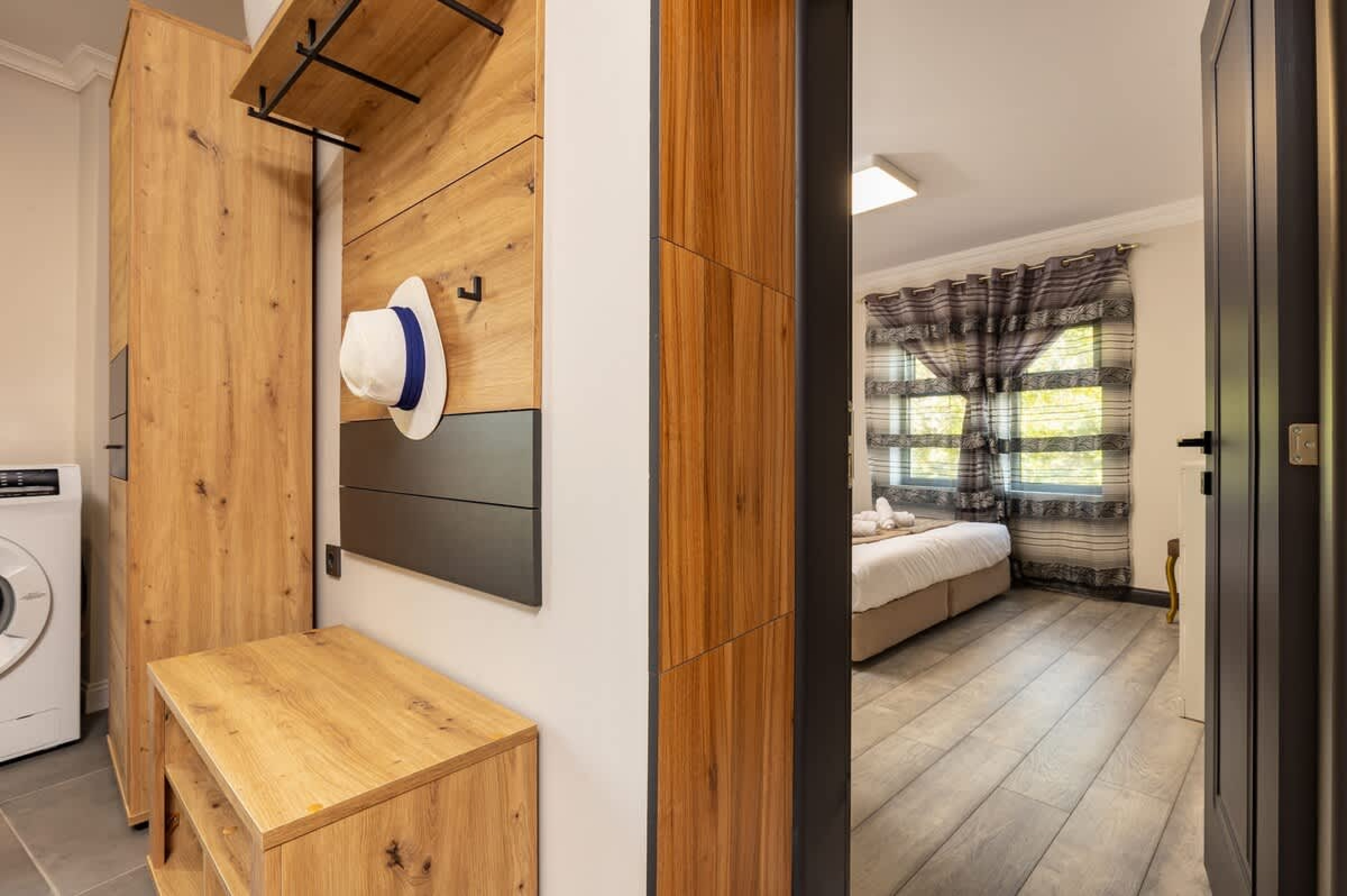 Scoutaround White Logo