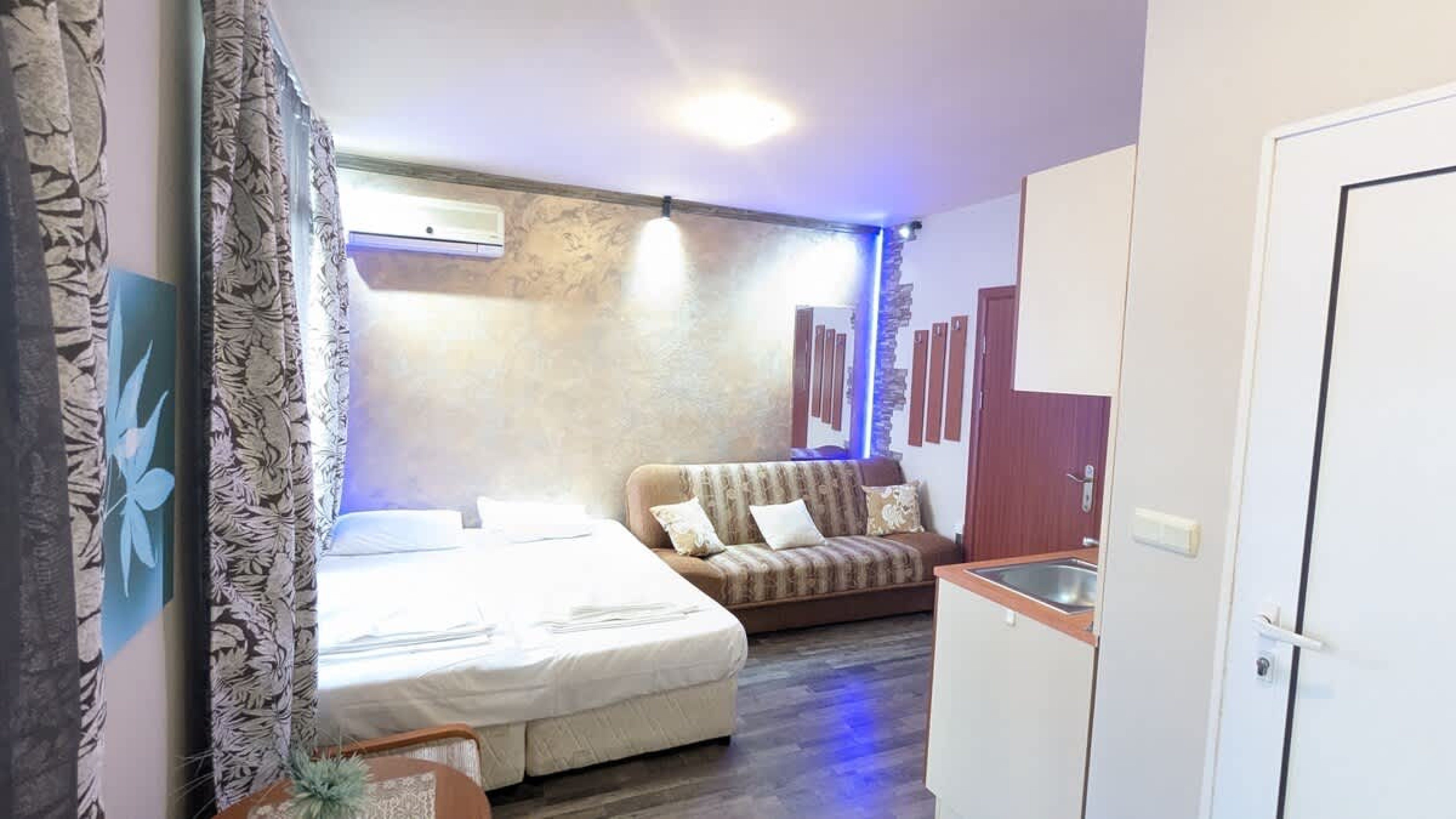 Scoutaround White Logo