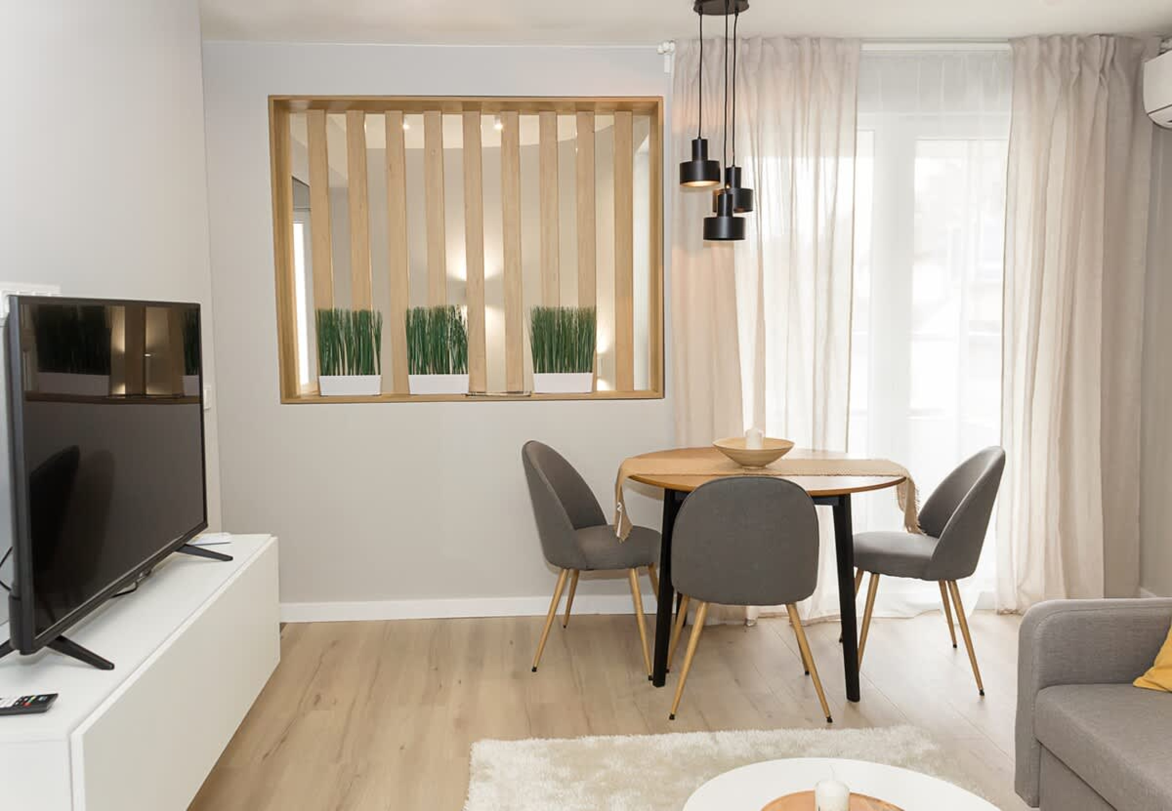 Scoutaround White Logo