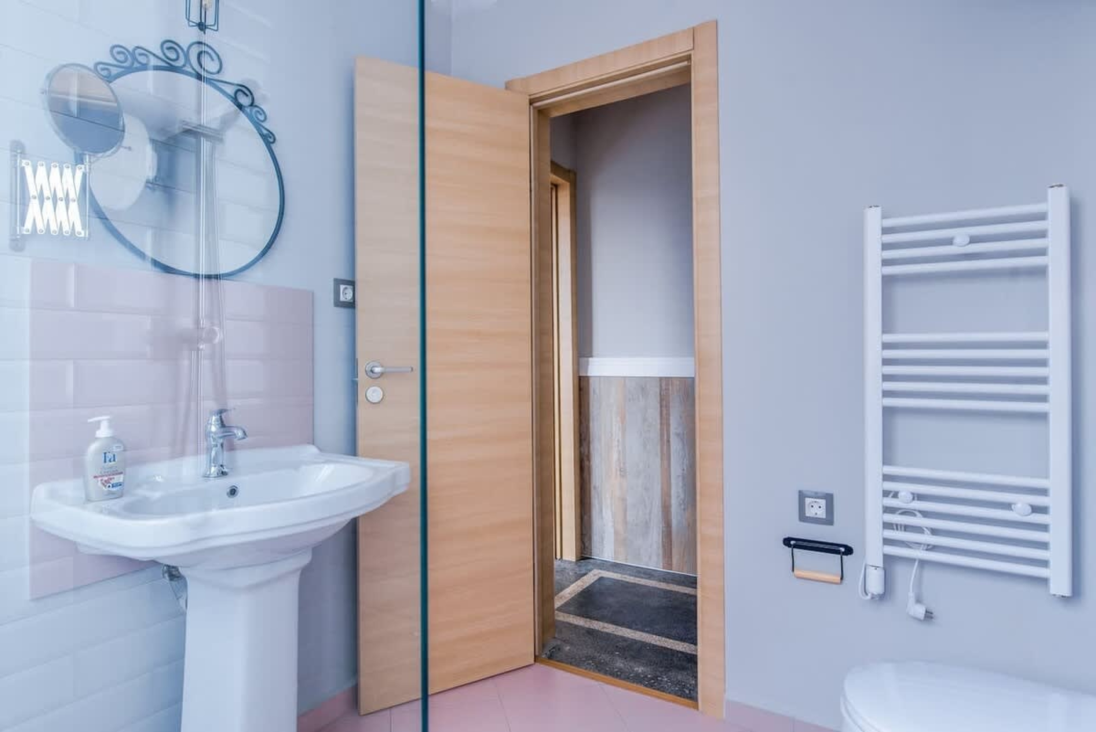 Scoutaround White Logo