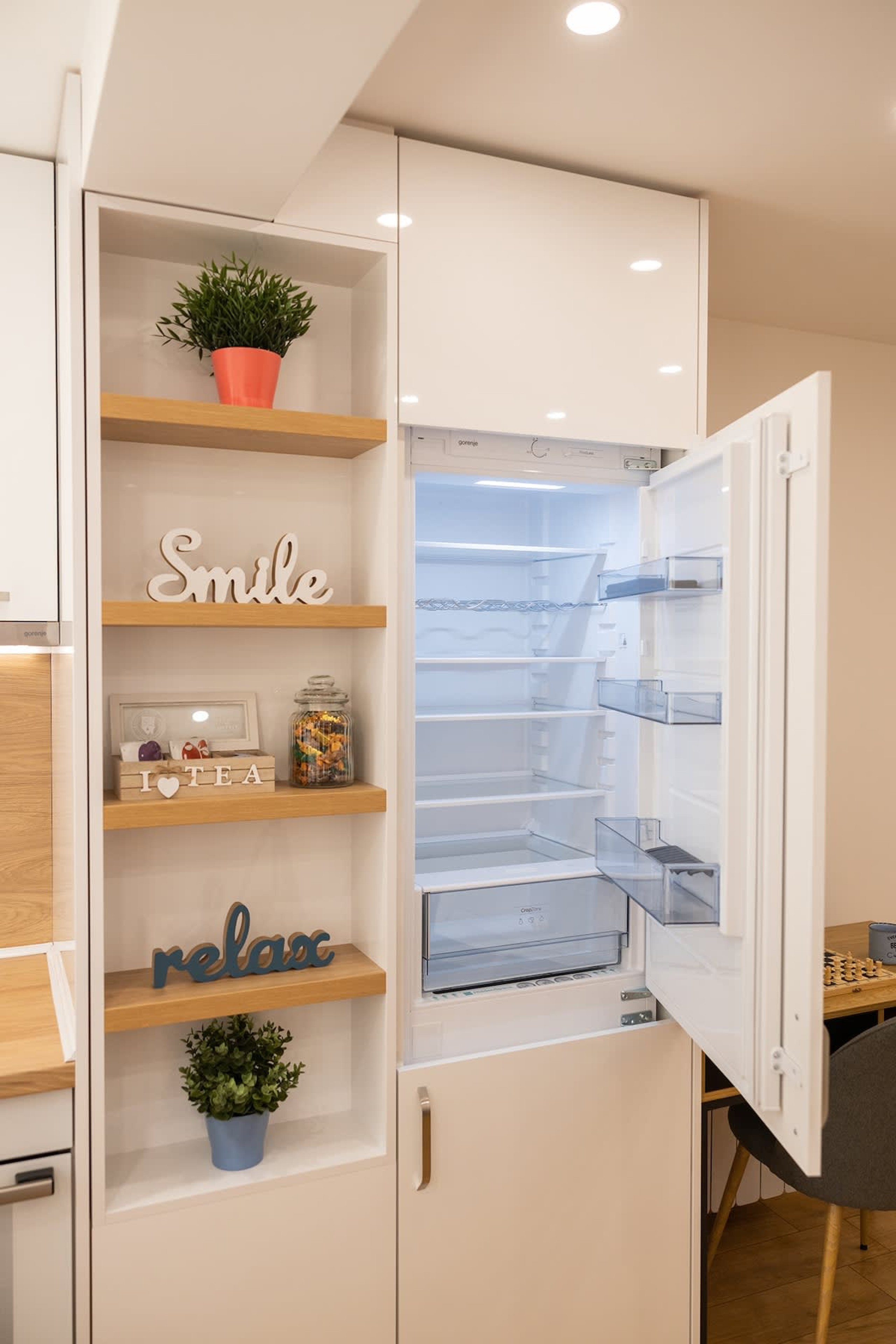 Scoutaround White Logo