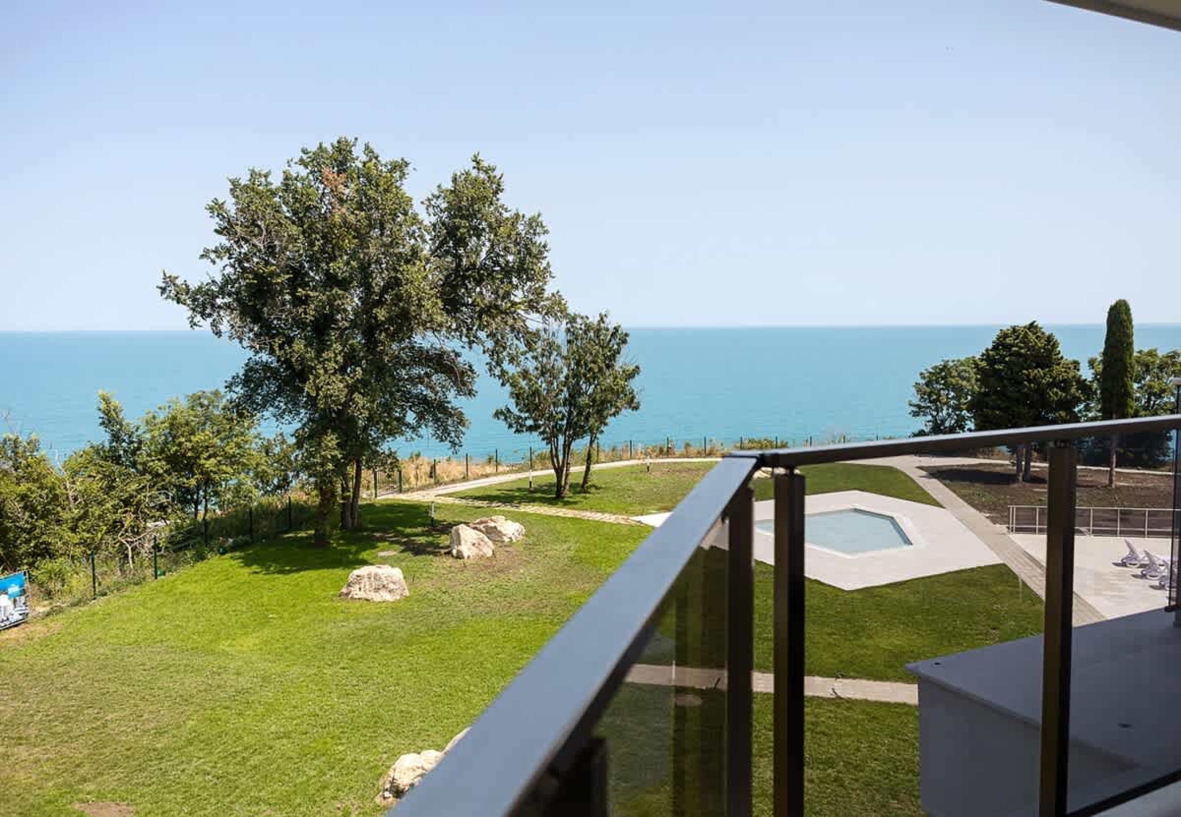 Scoutaround White Logo