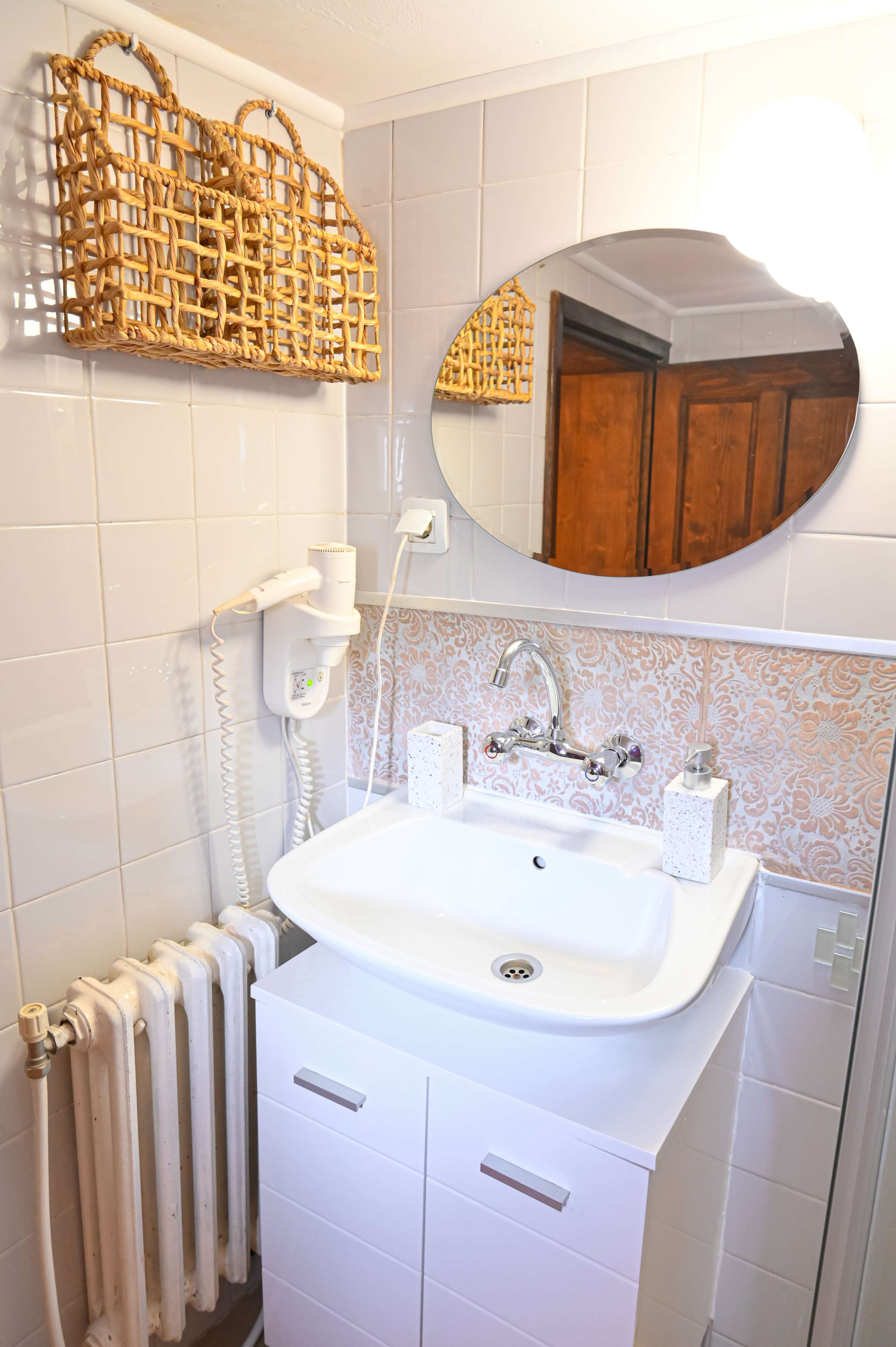 Scoutaround White Logo