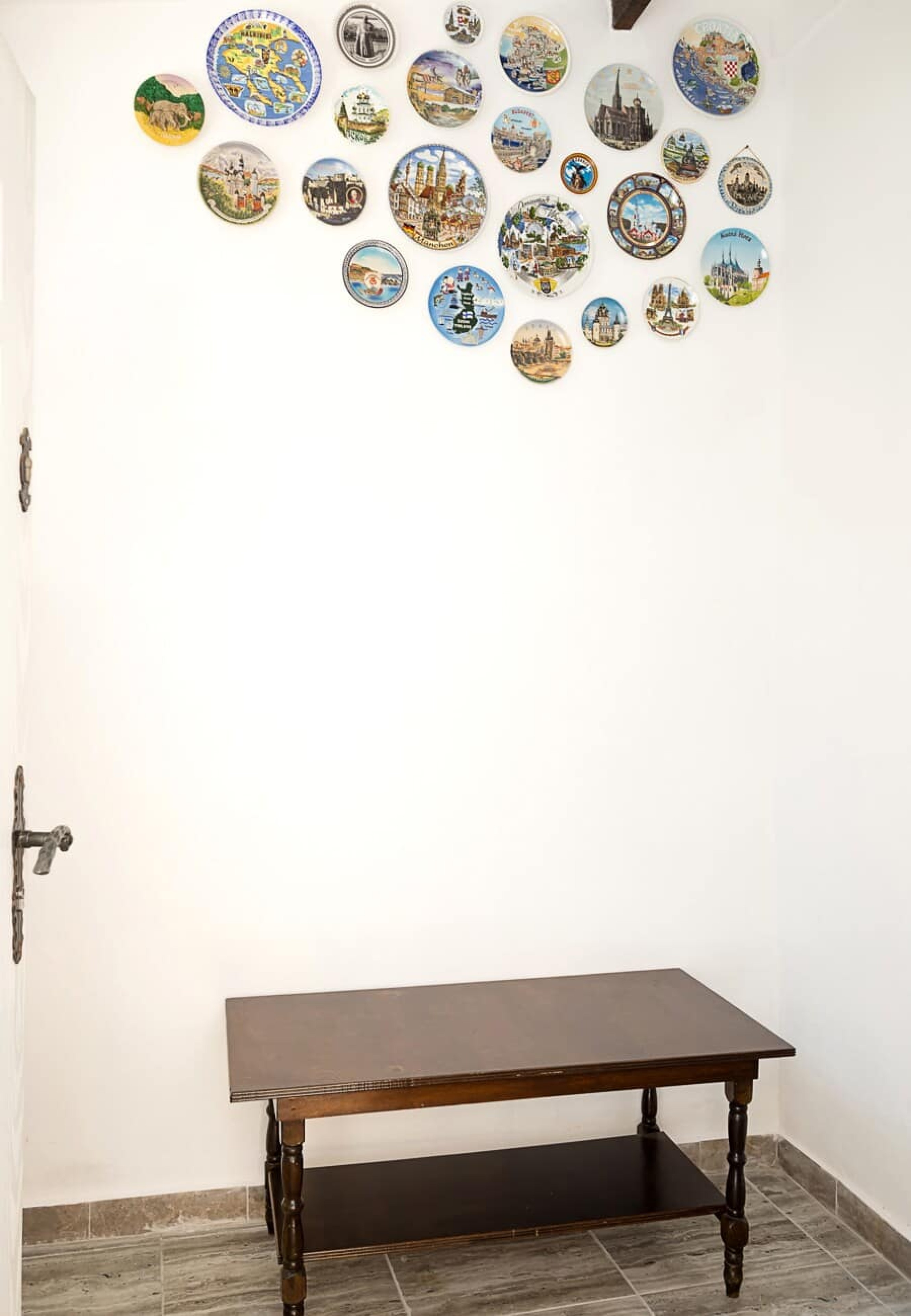 Scoutaround White Logo