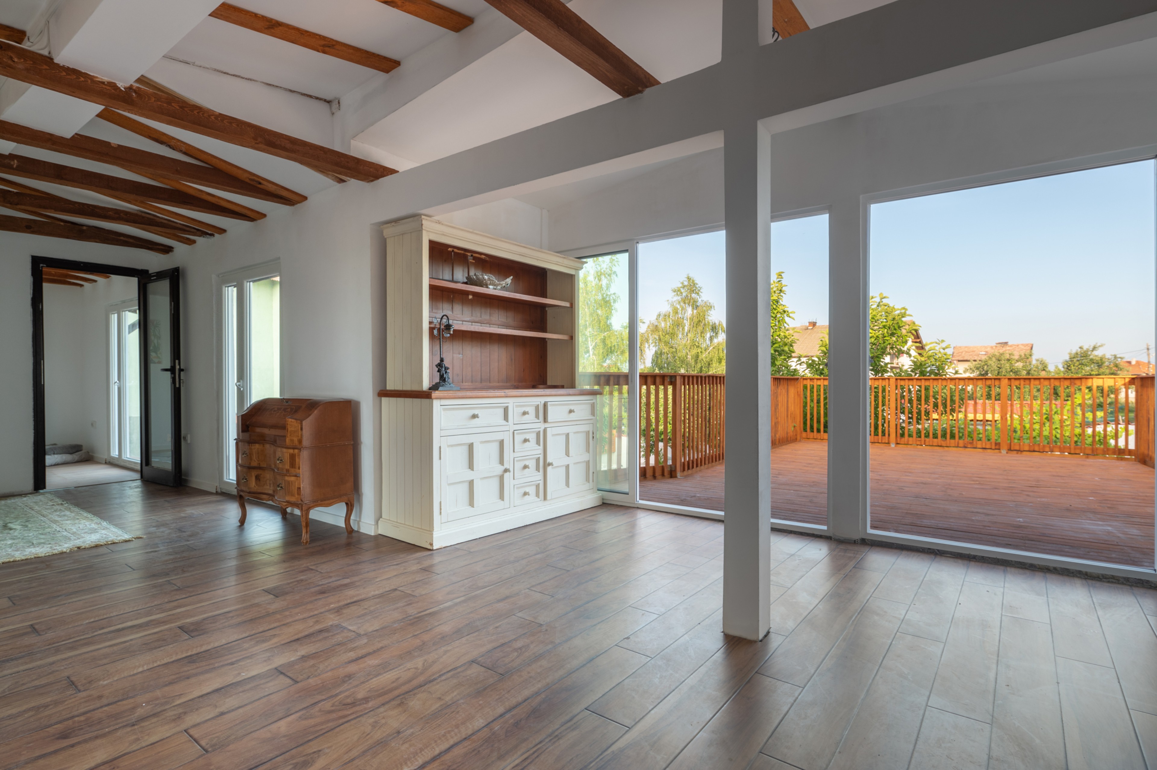 Scoutaround White Logo