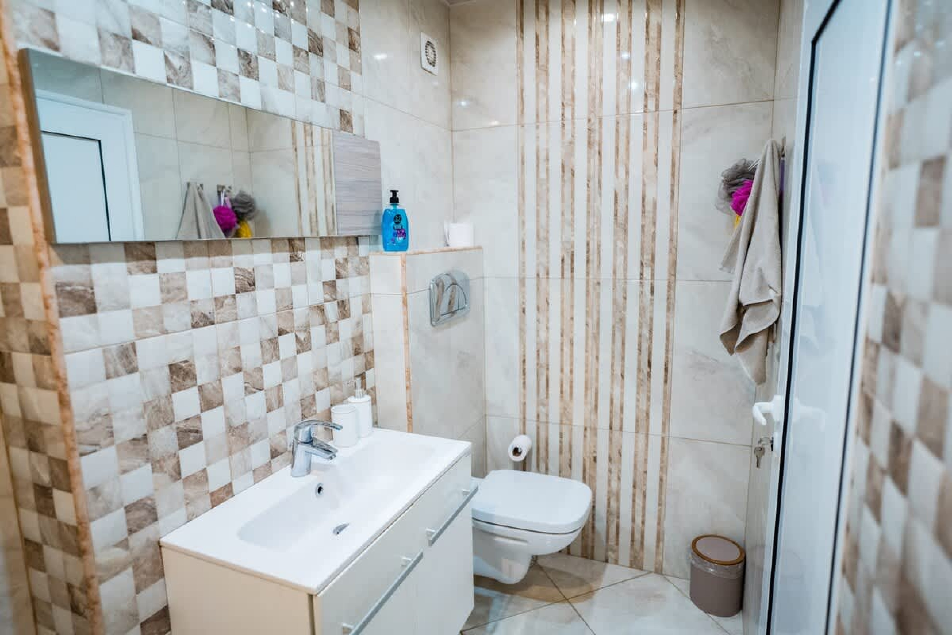 Black Sea Luxury 2bdrm Apartment - Photo 10