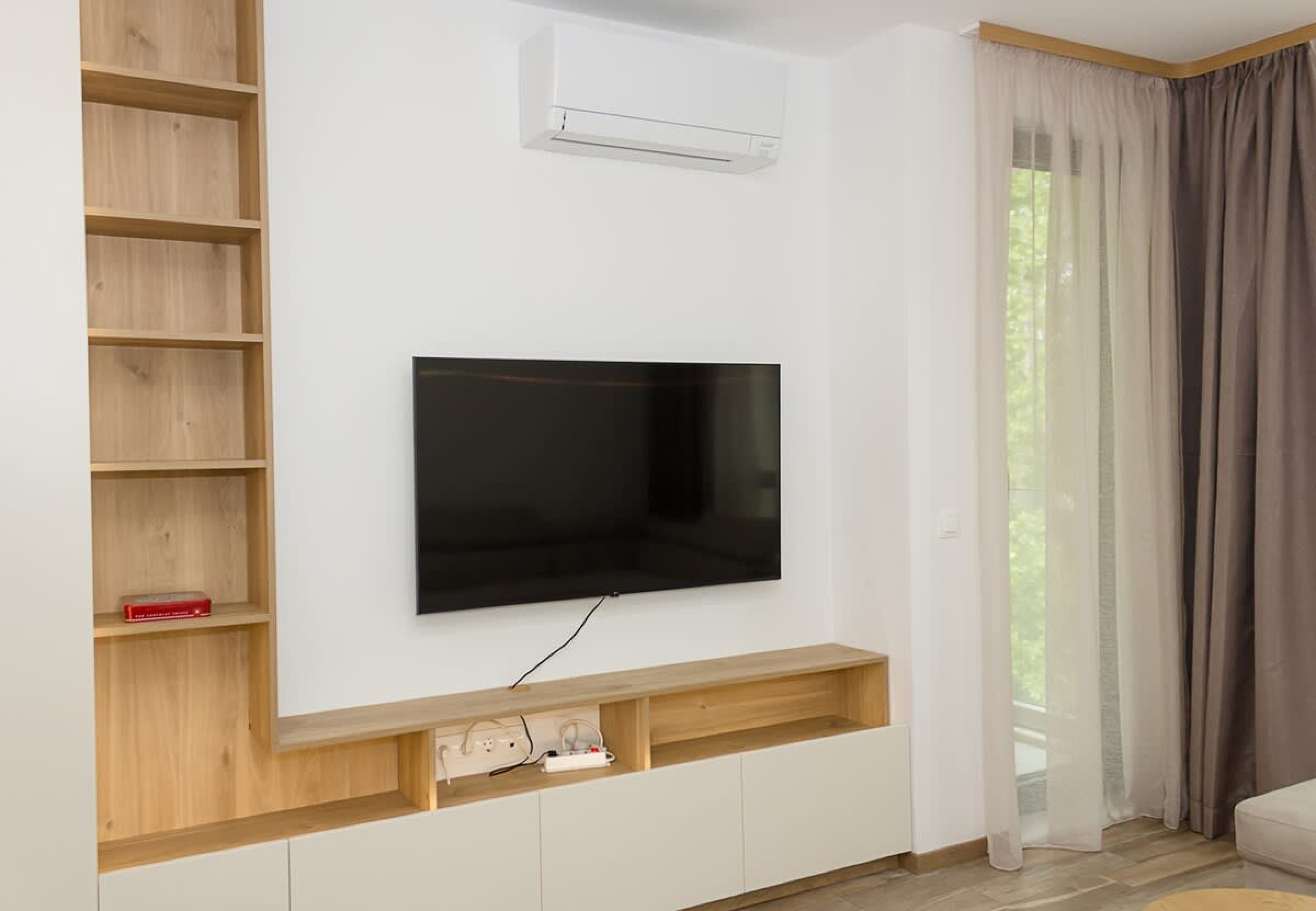 Scoutaround White Logo