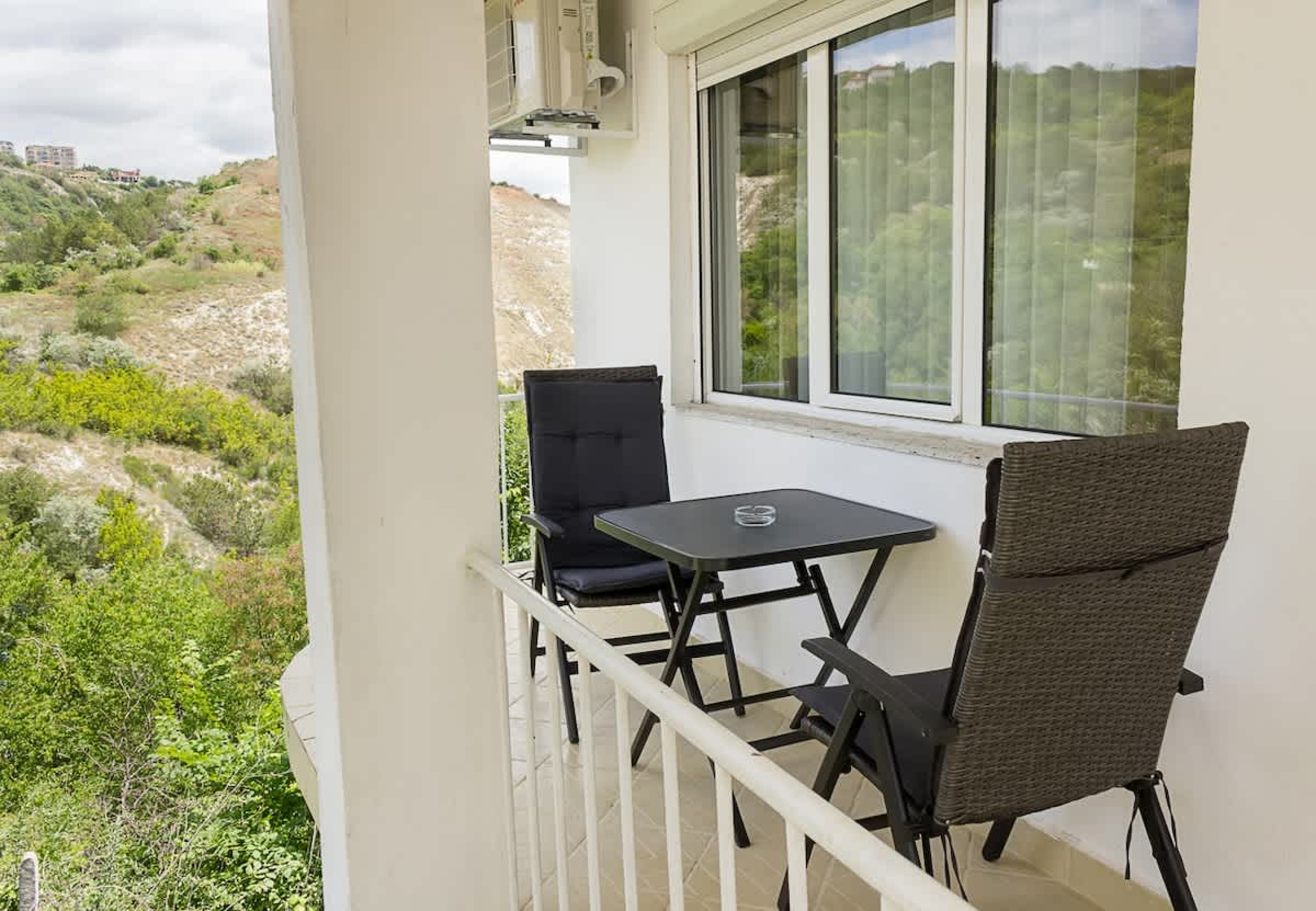 Scoutaround White Logo