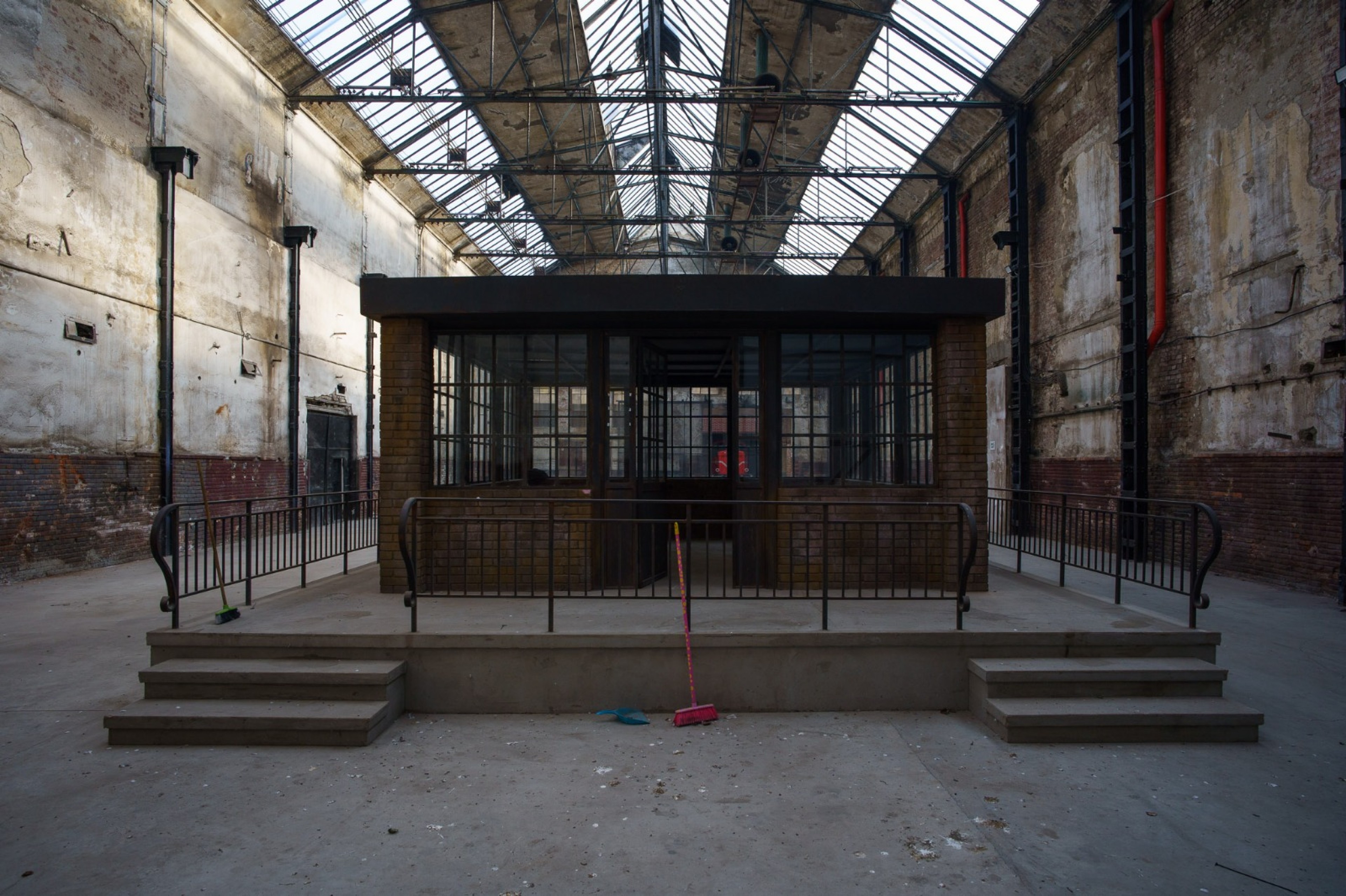 Scoutaround White Logo