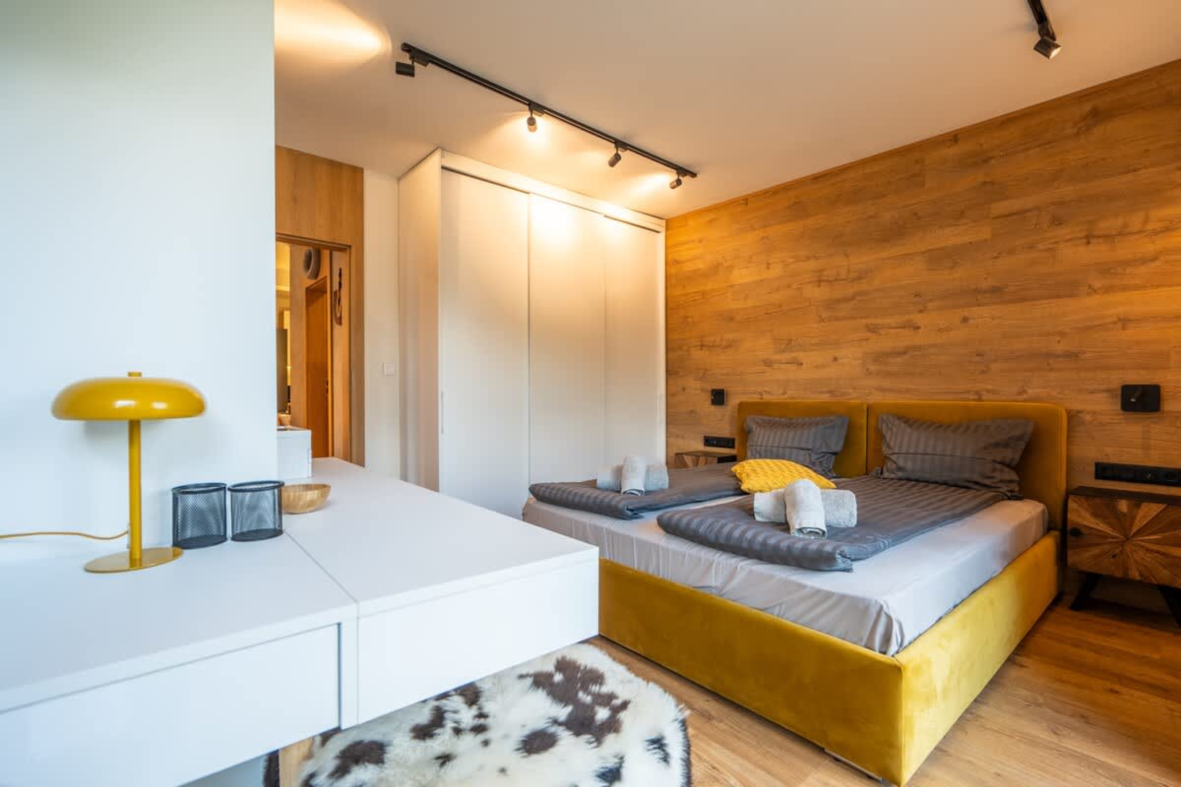 Scoutaround White Logo