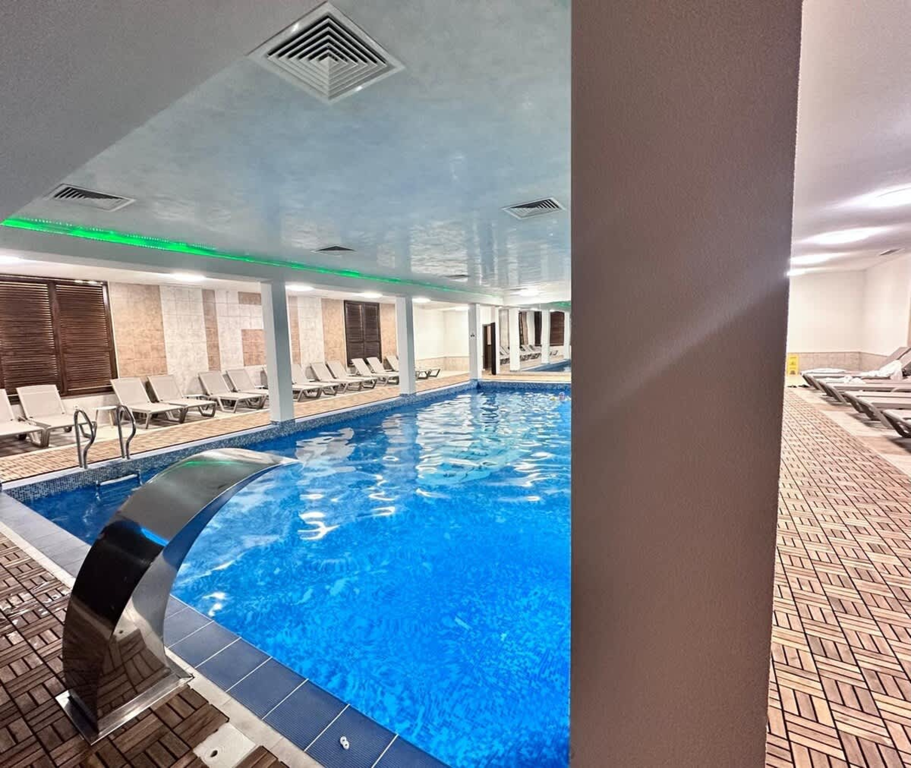 Scoutaround White Logo