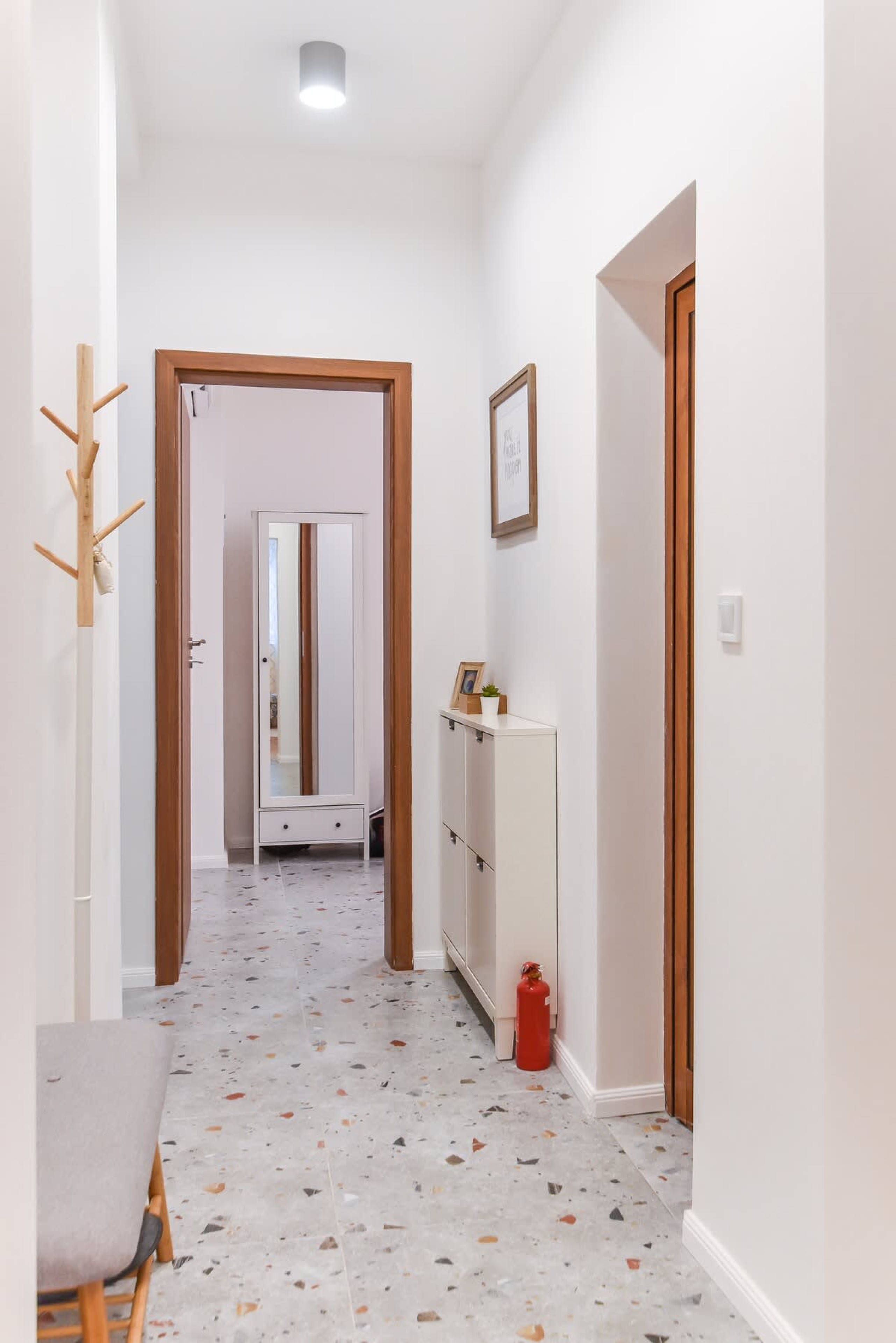 Scoutaround White Logo