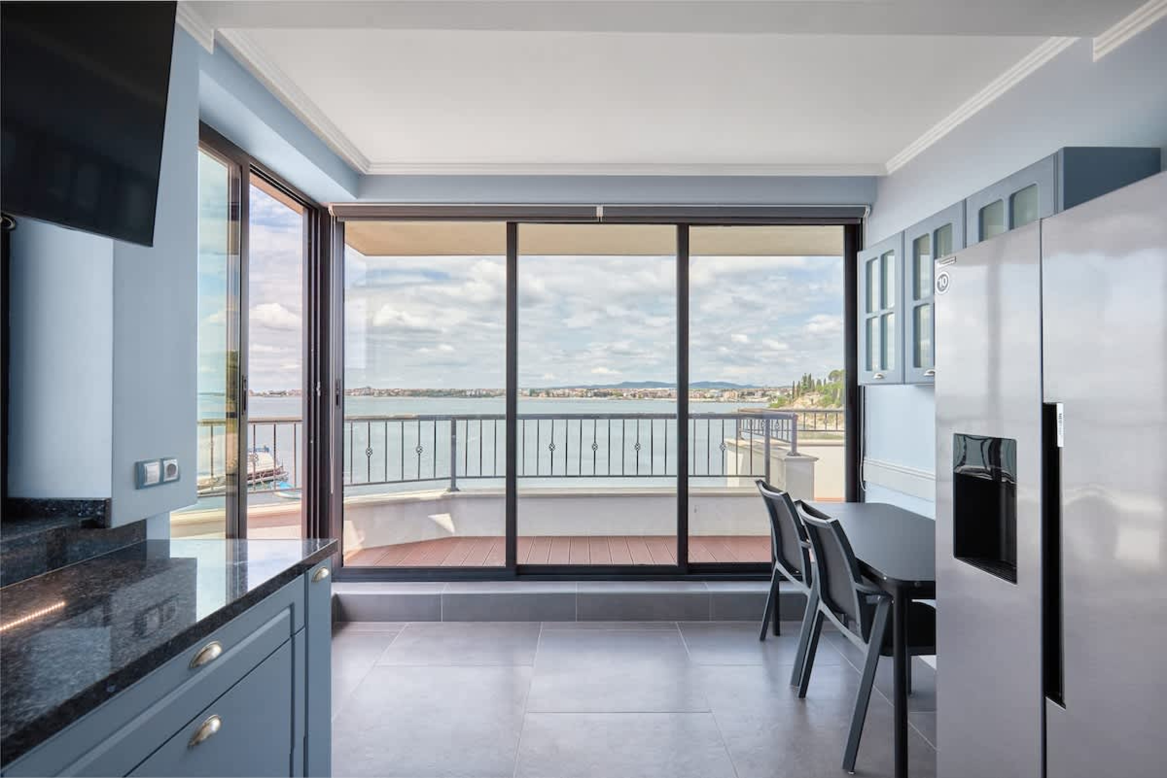 Scoutaround White Logo