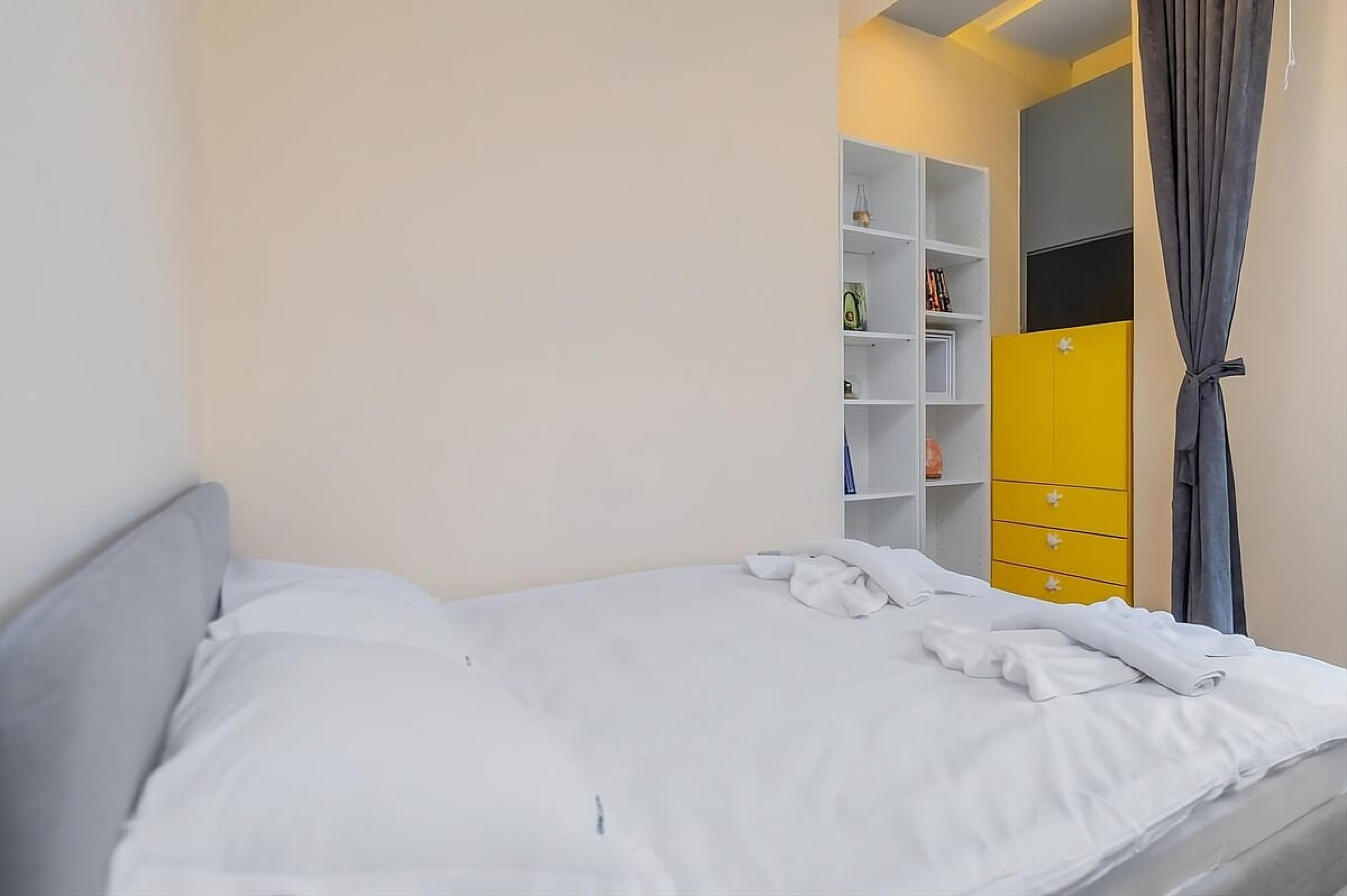 Scoutaround White Logo