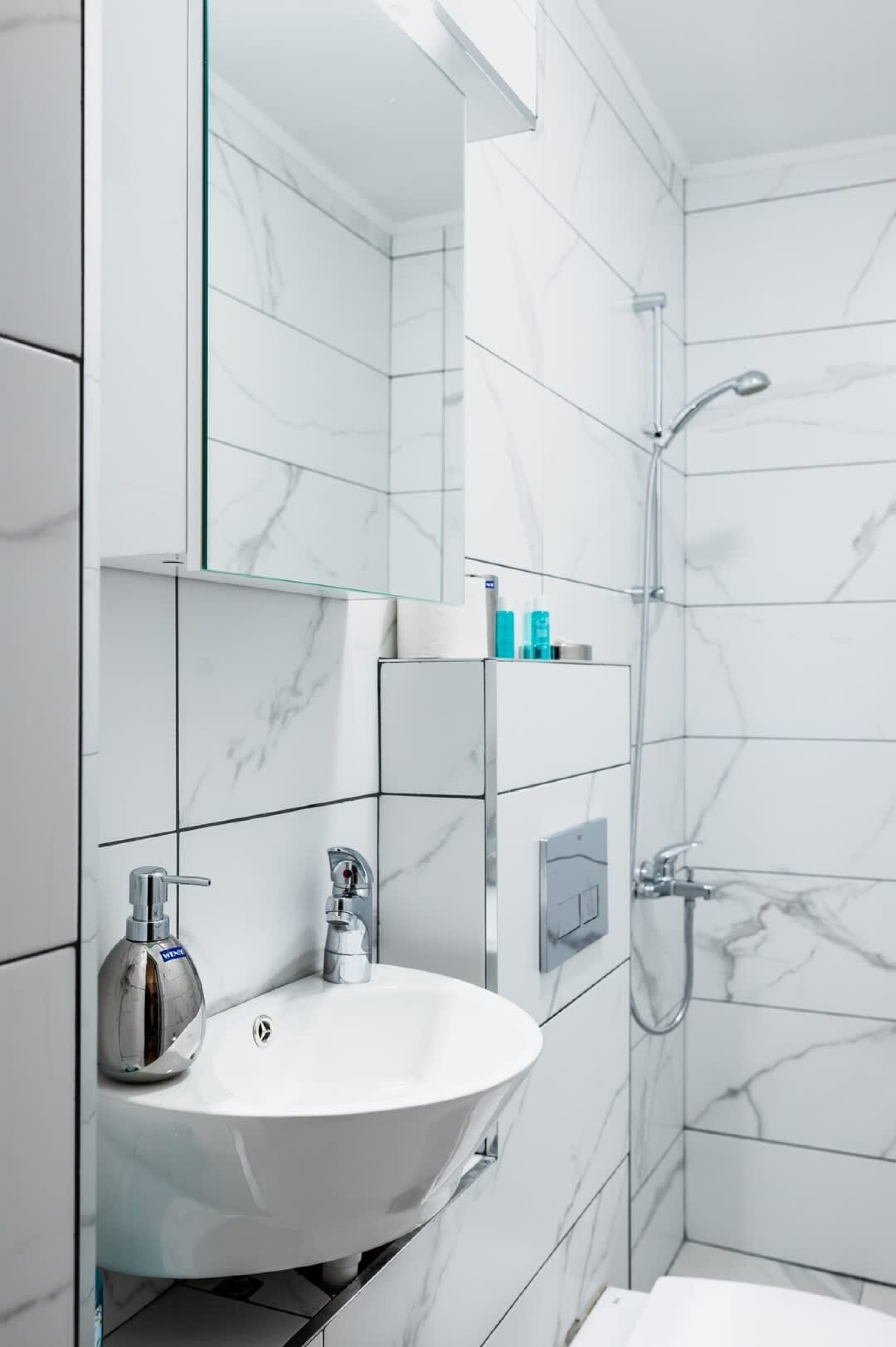 Scoutaround White Logo