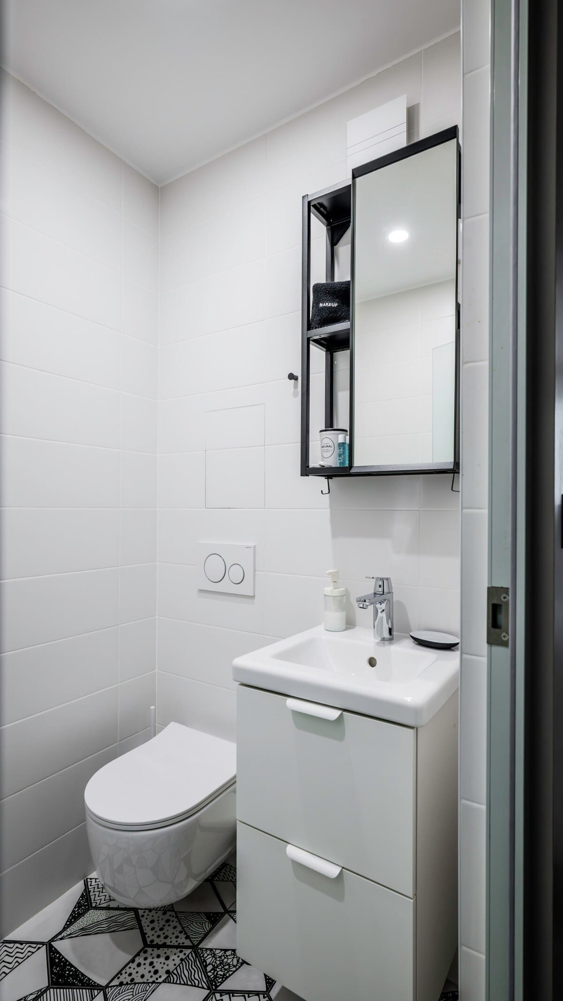 Scoutaround White Logo