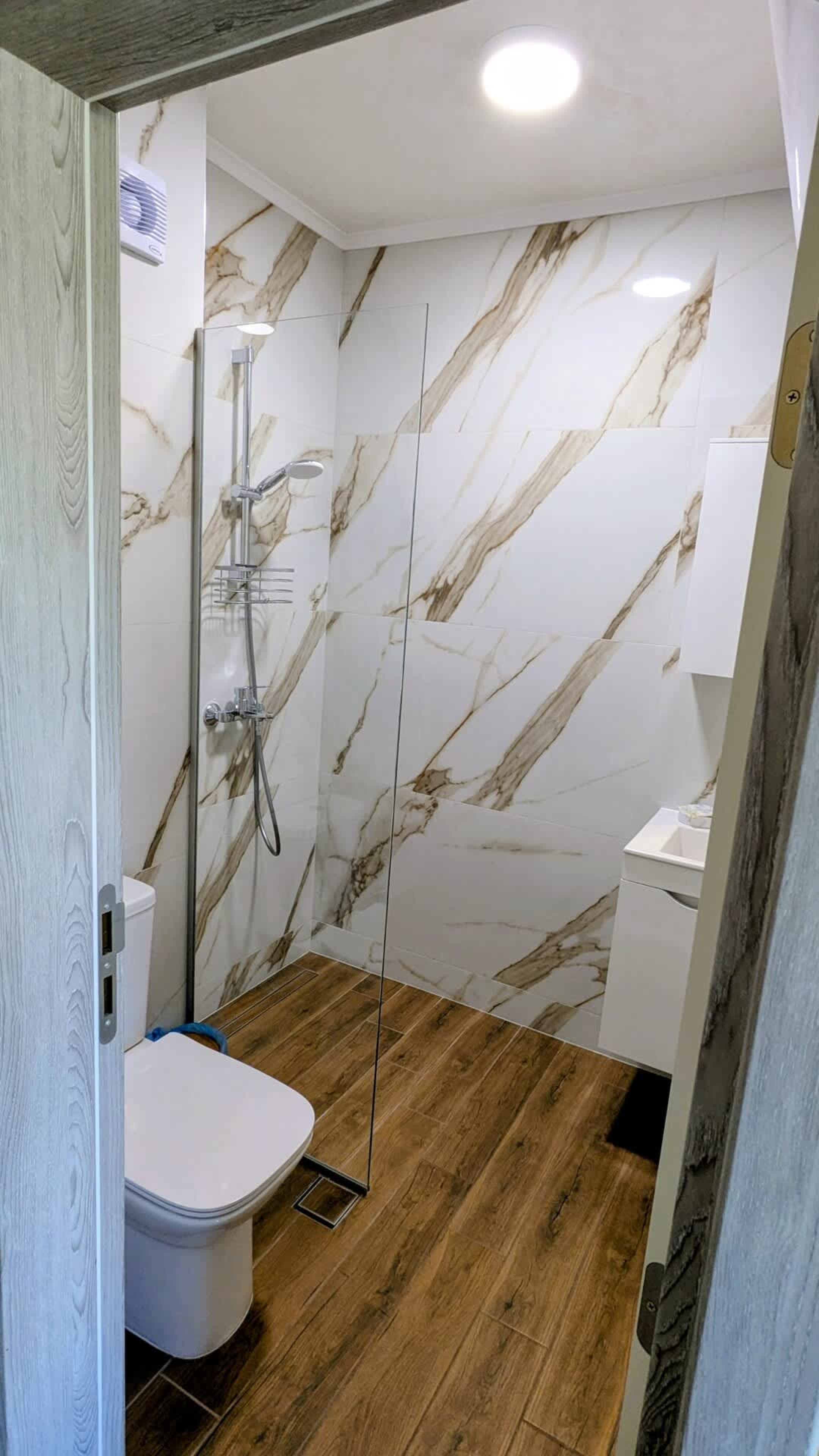 Scoutaround White Logo