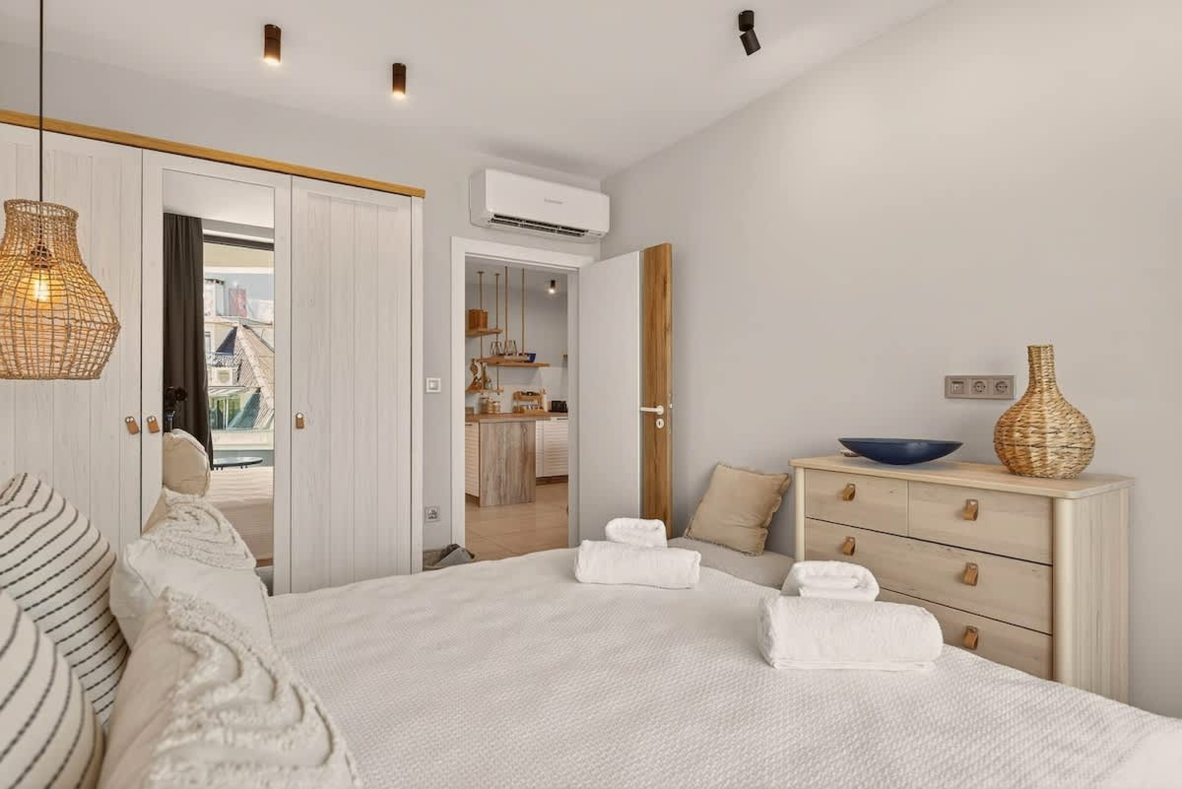 Scoutaround White Logo