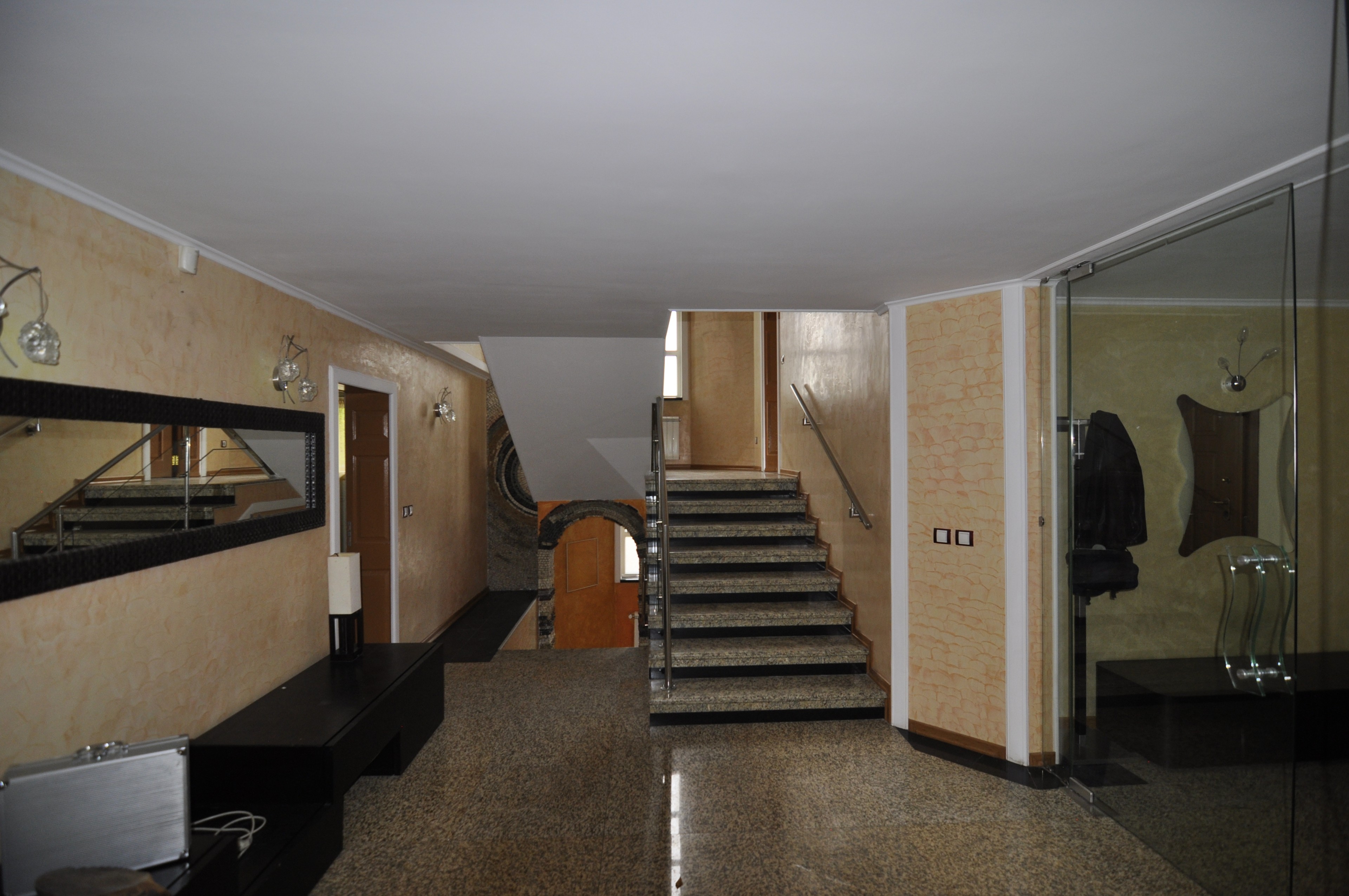 Scoutaround White Logo