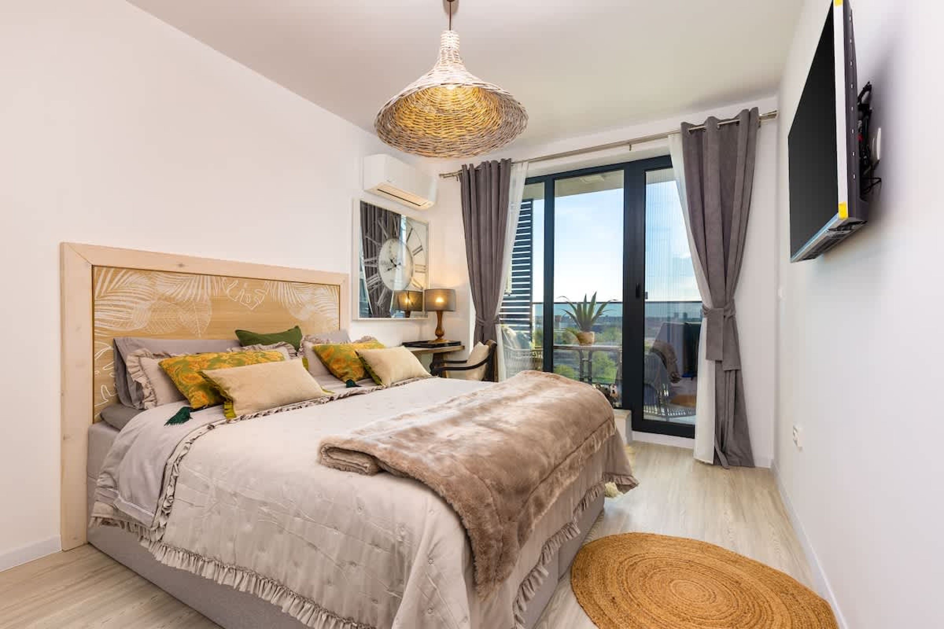 Scoutaround White Logo