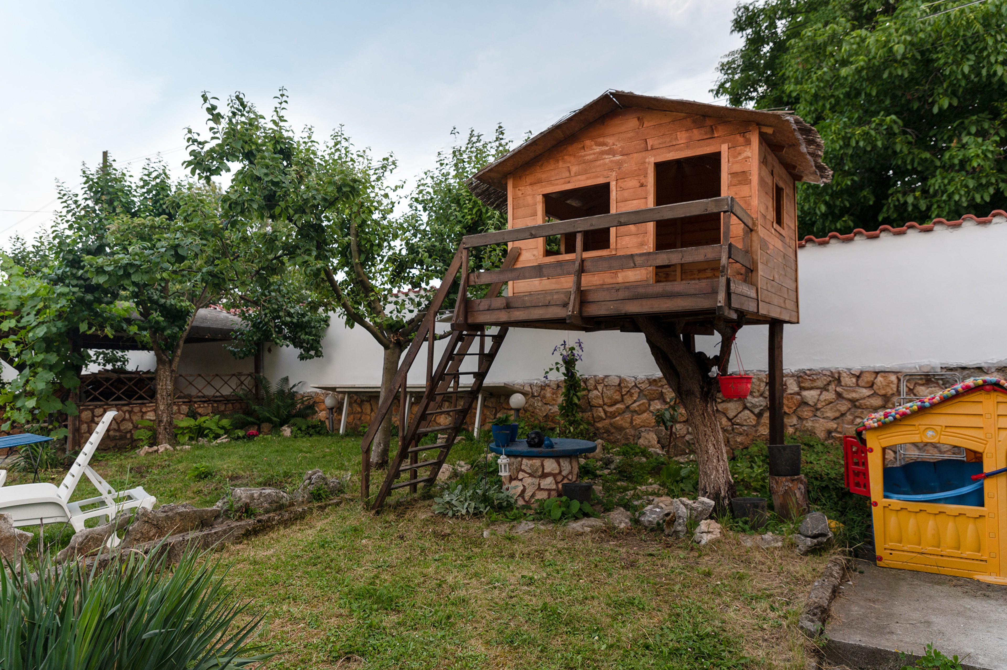 Scoutaround White Logo