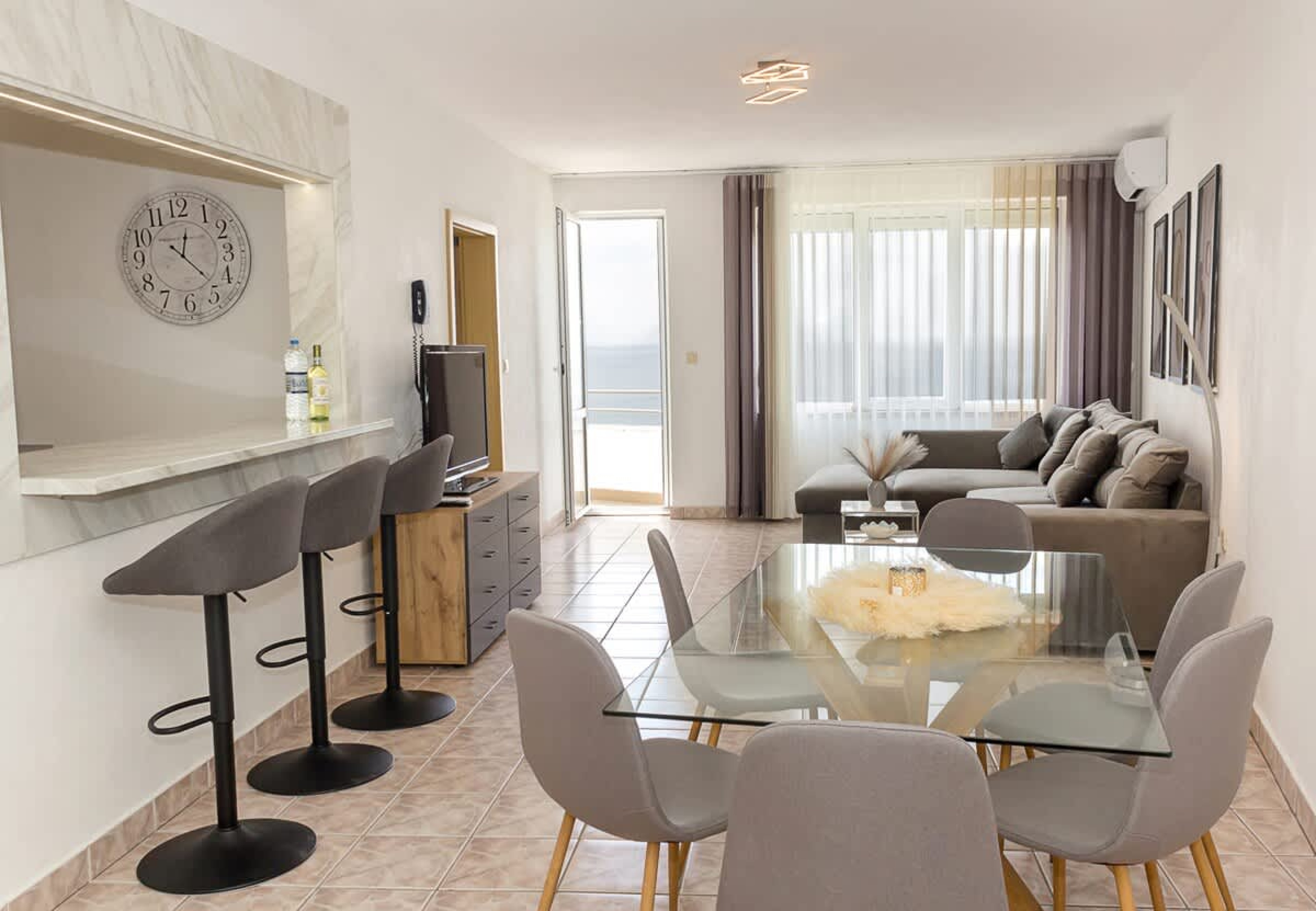 Scoutaround White Logo