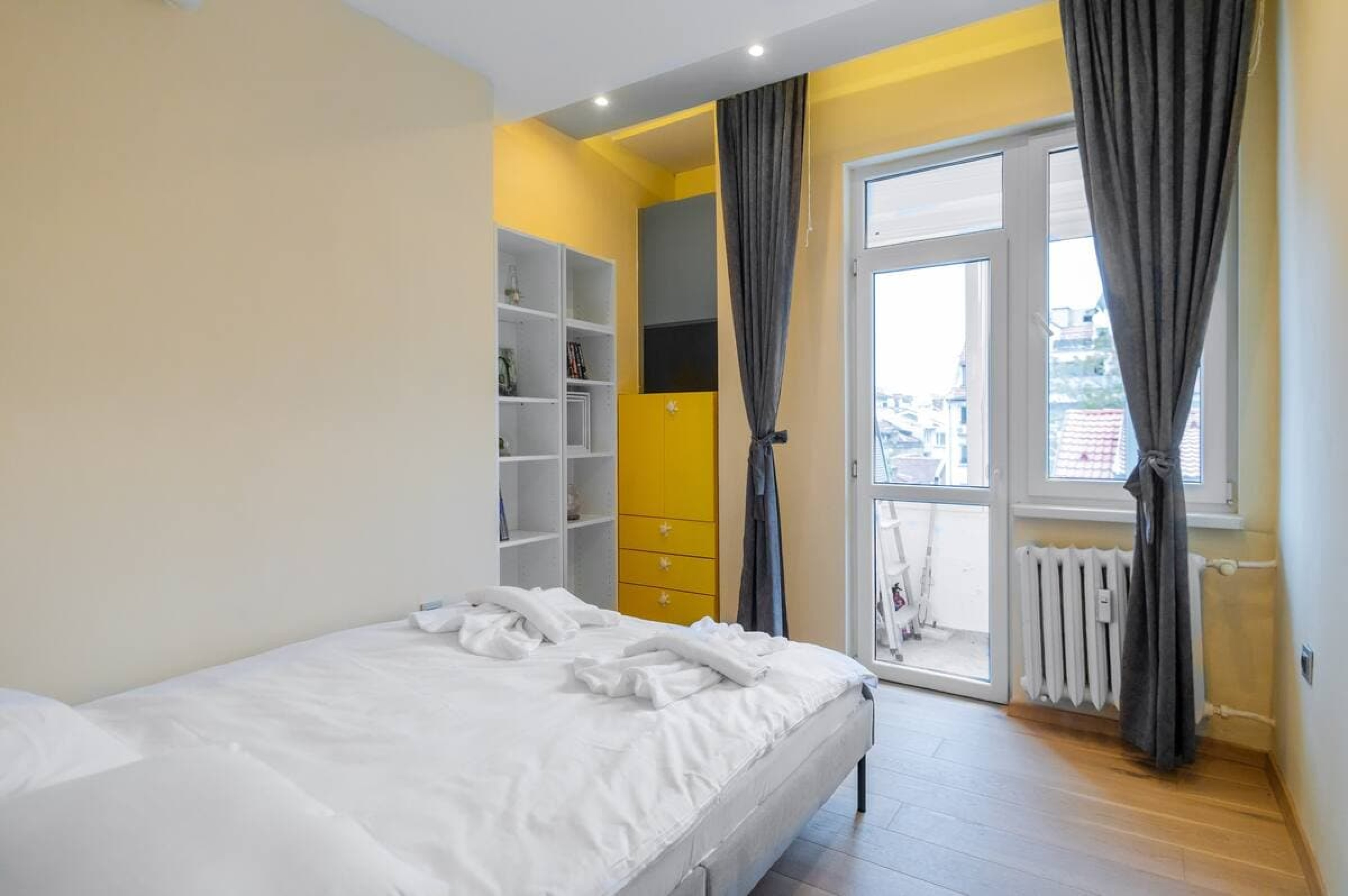 Scoutaround White Logo