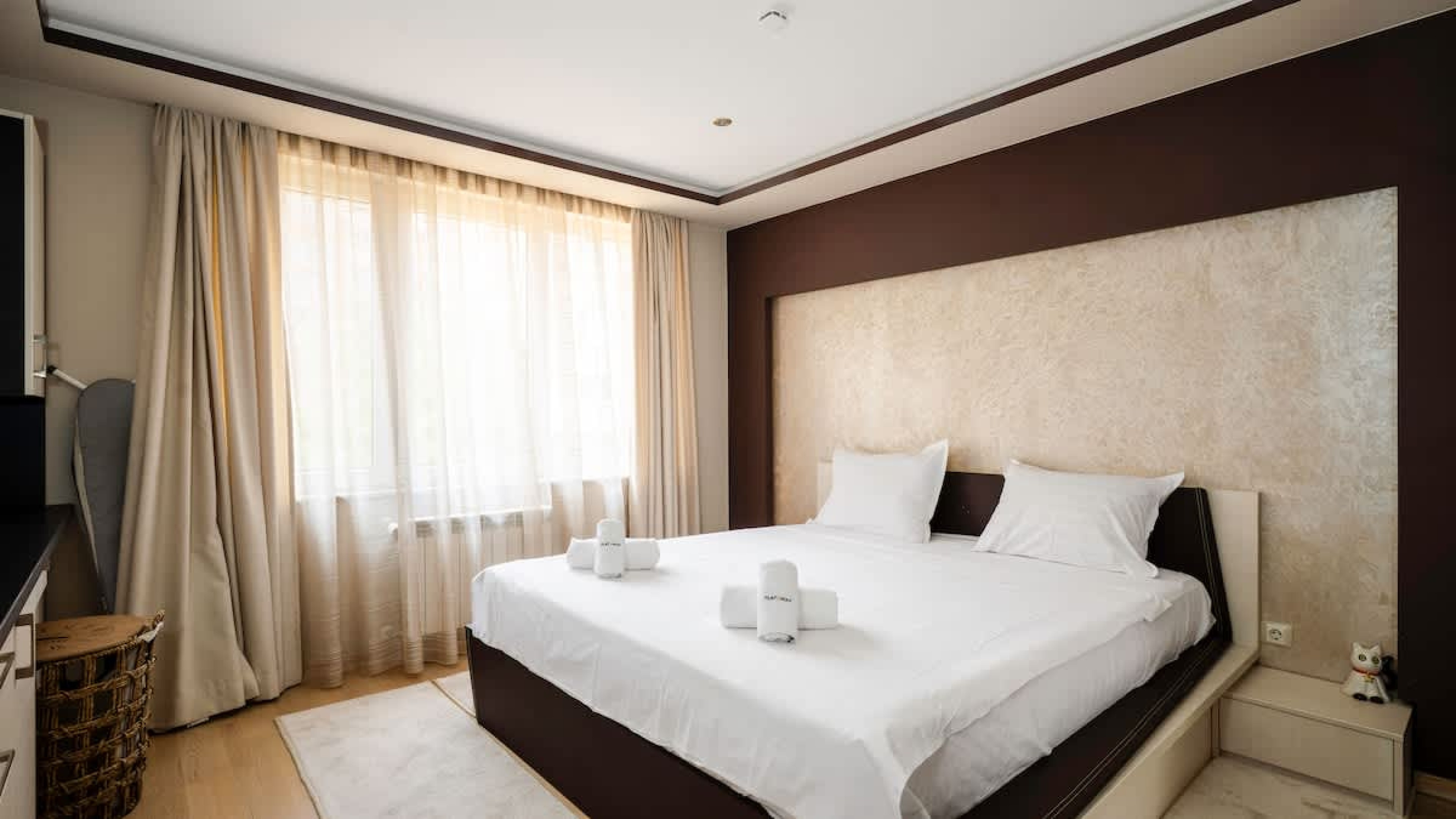 Scoutaround White Logo