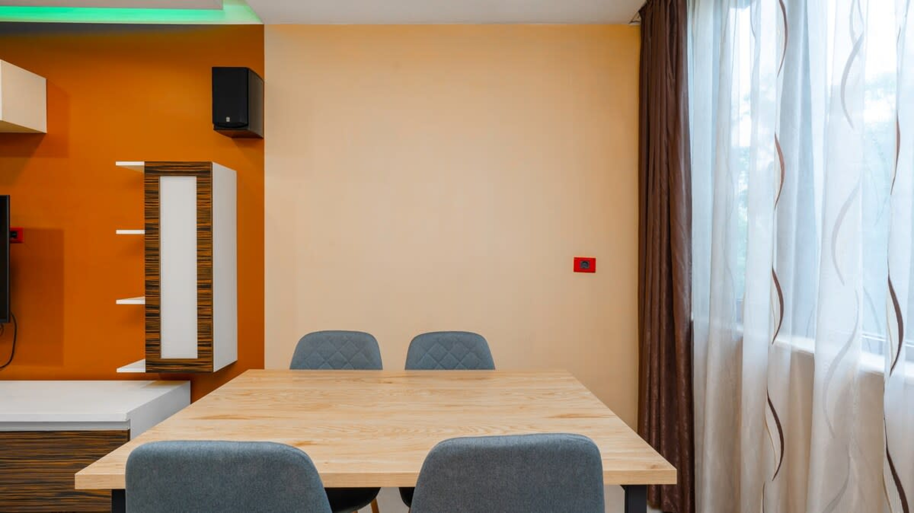 Scoutaround White Logo