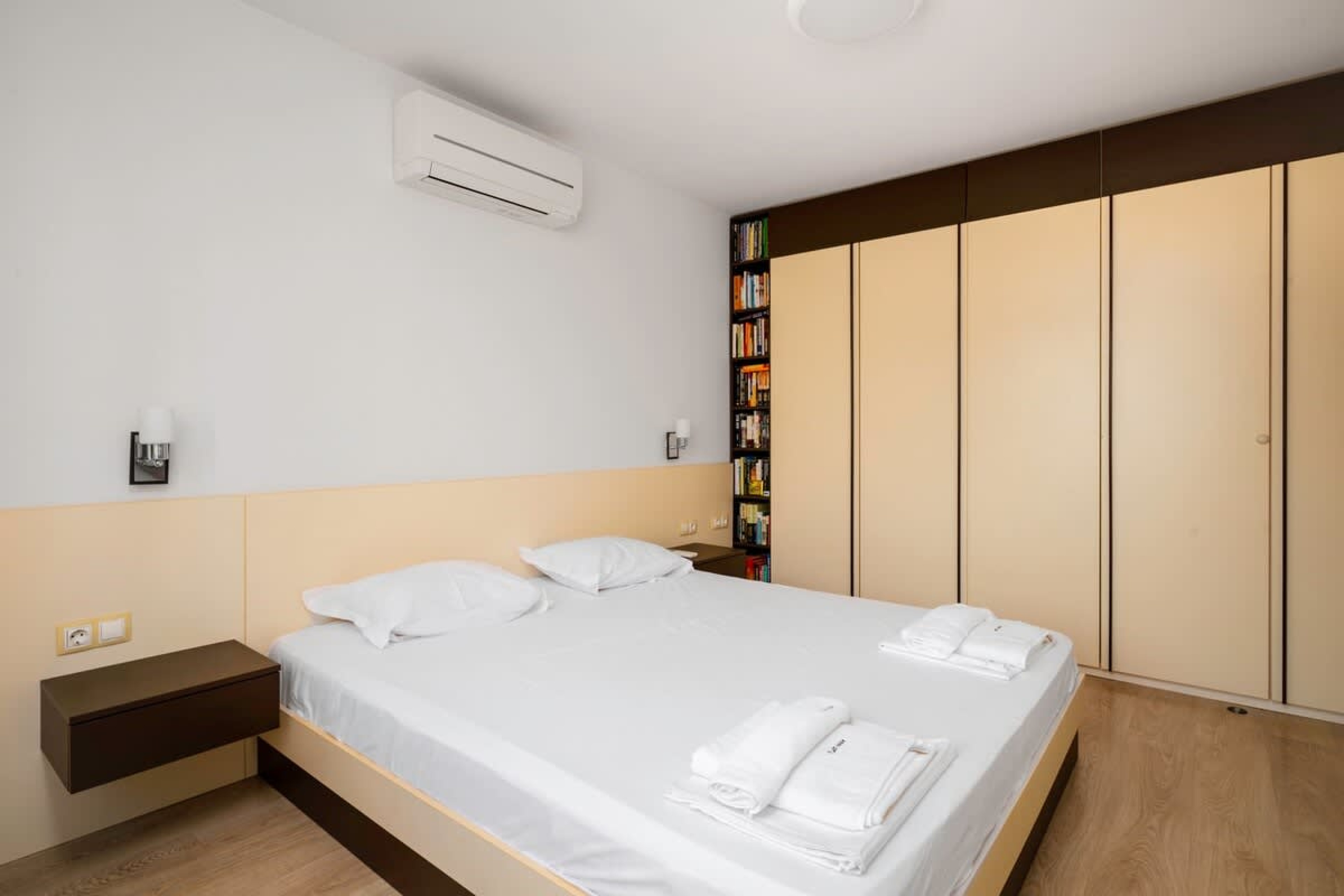 Scoutaround White Logo