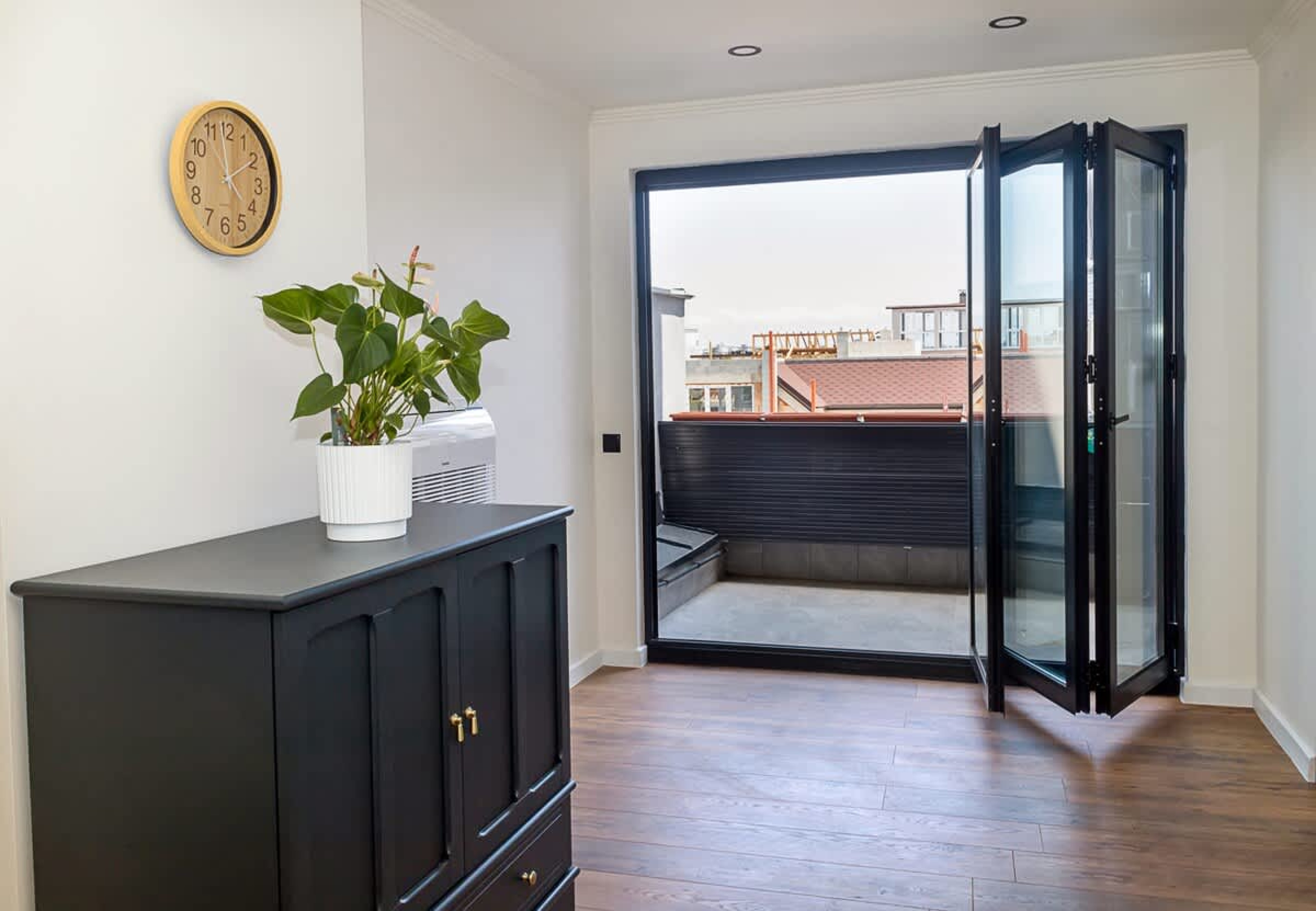 Scoutaround White Logo