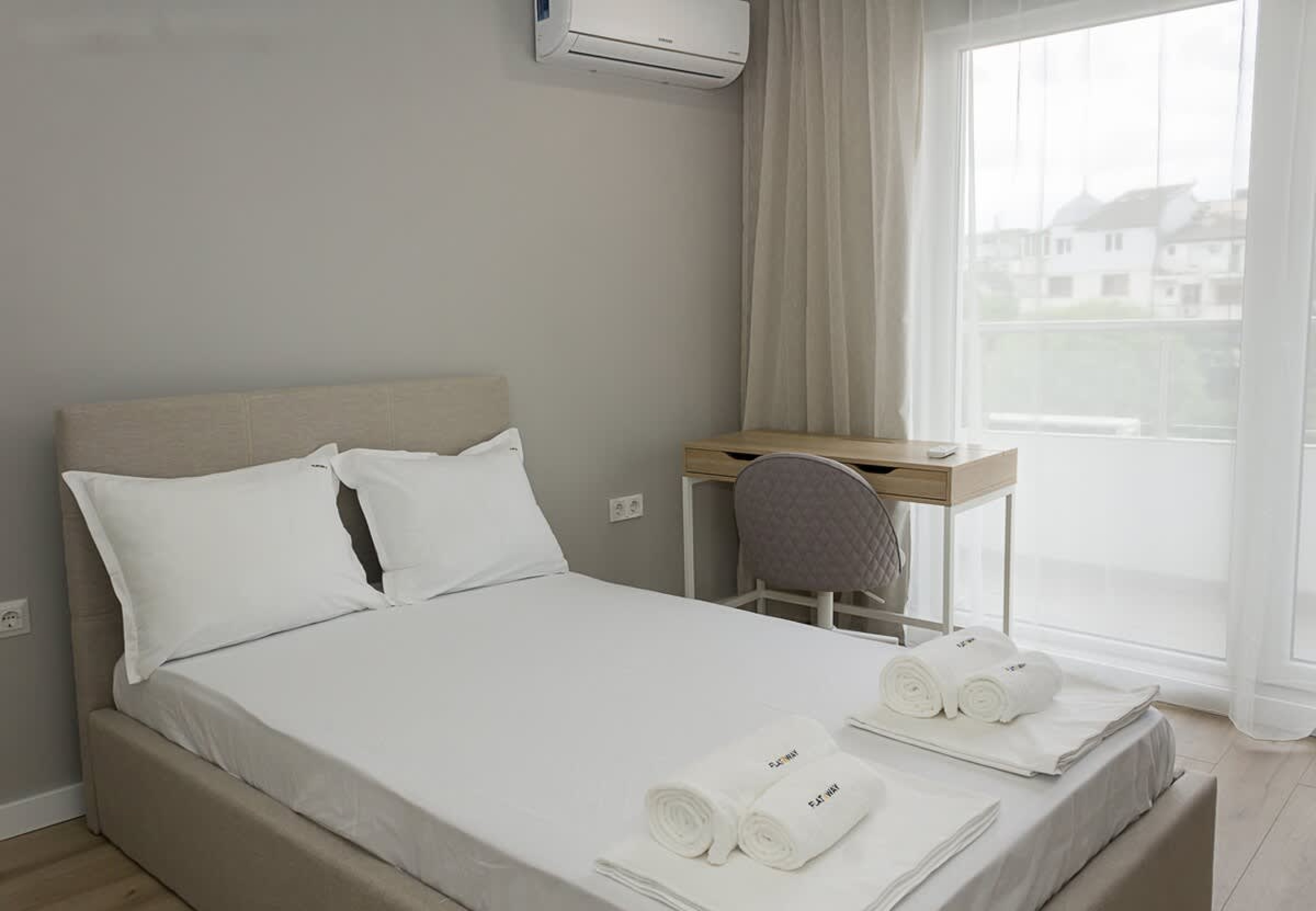 Scoutaround White Logo