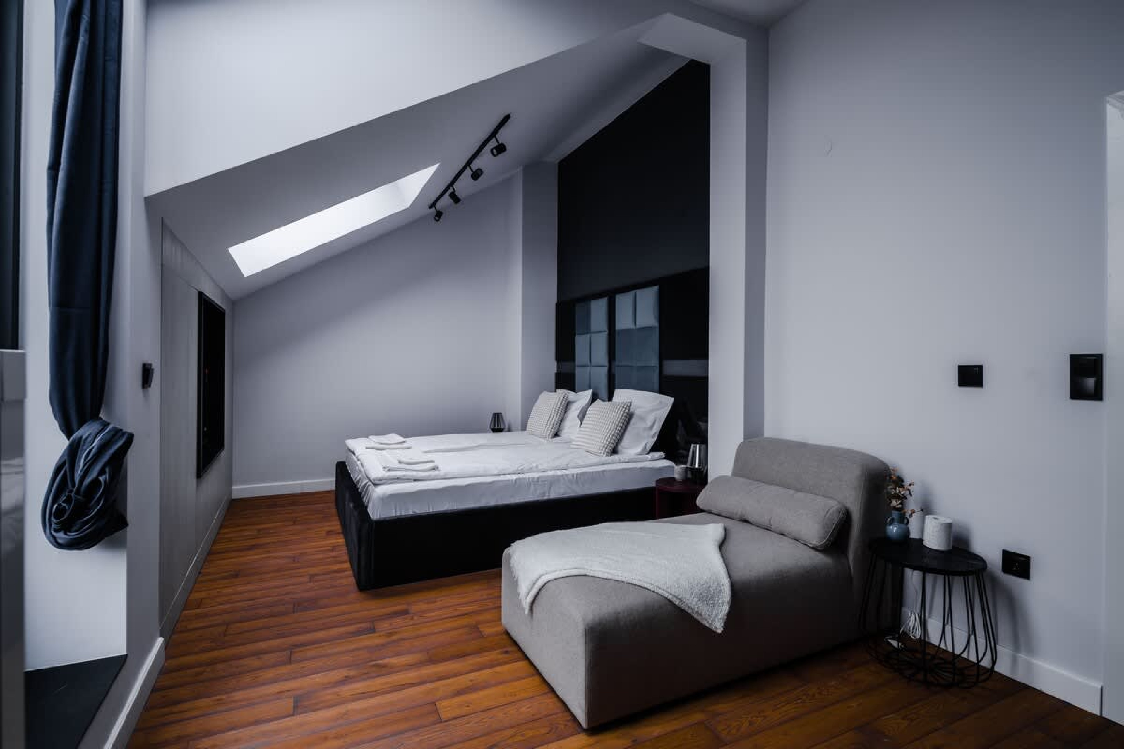 Scoutaround White Logo