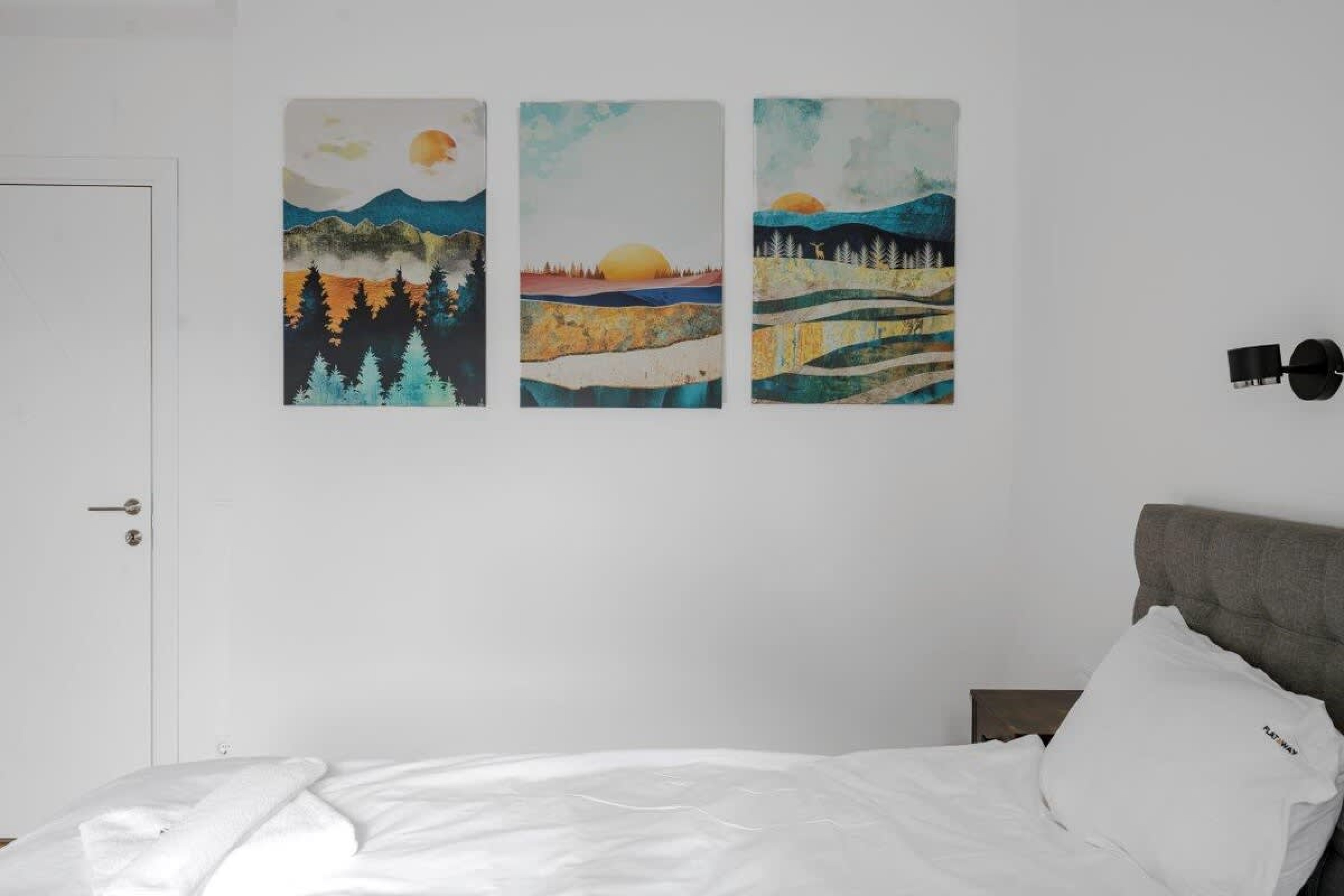 Scoutaround White Logo