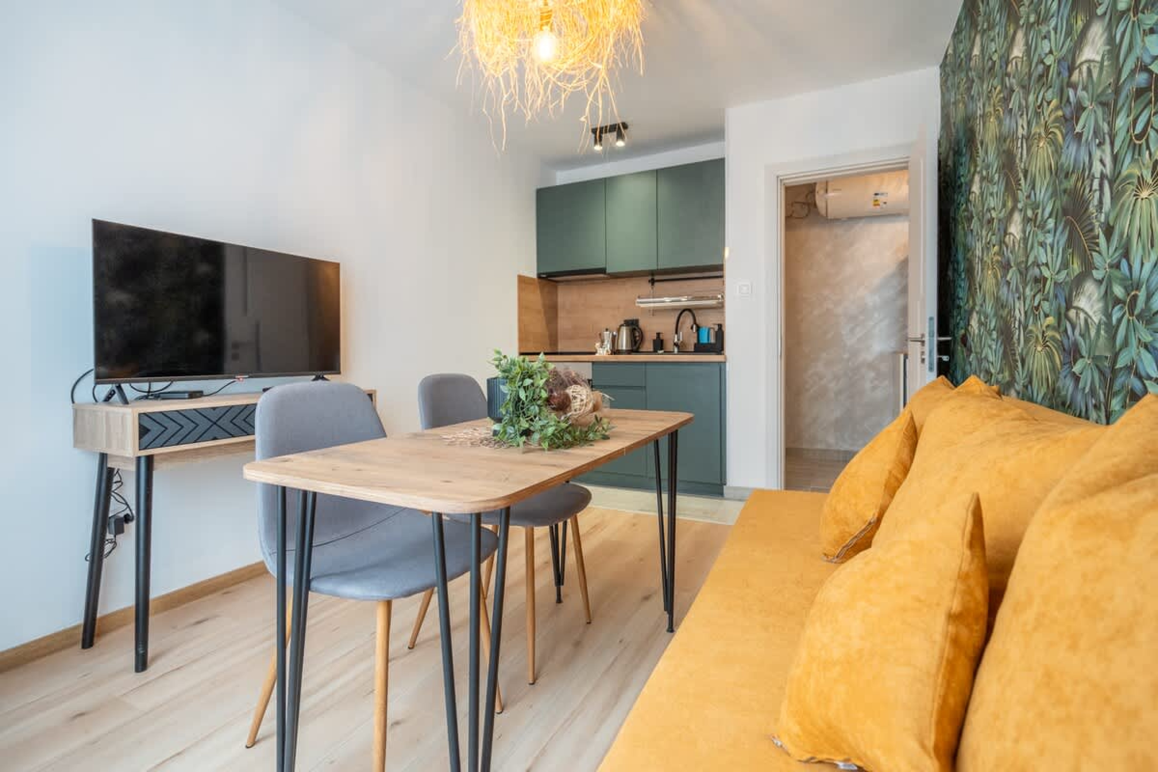 Scoutaround White Logo