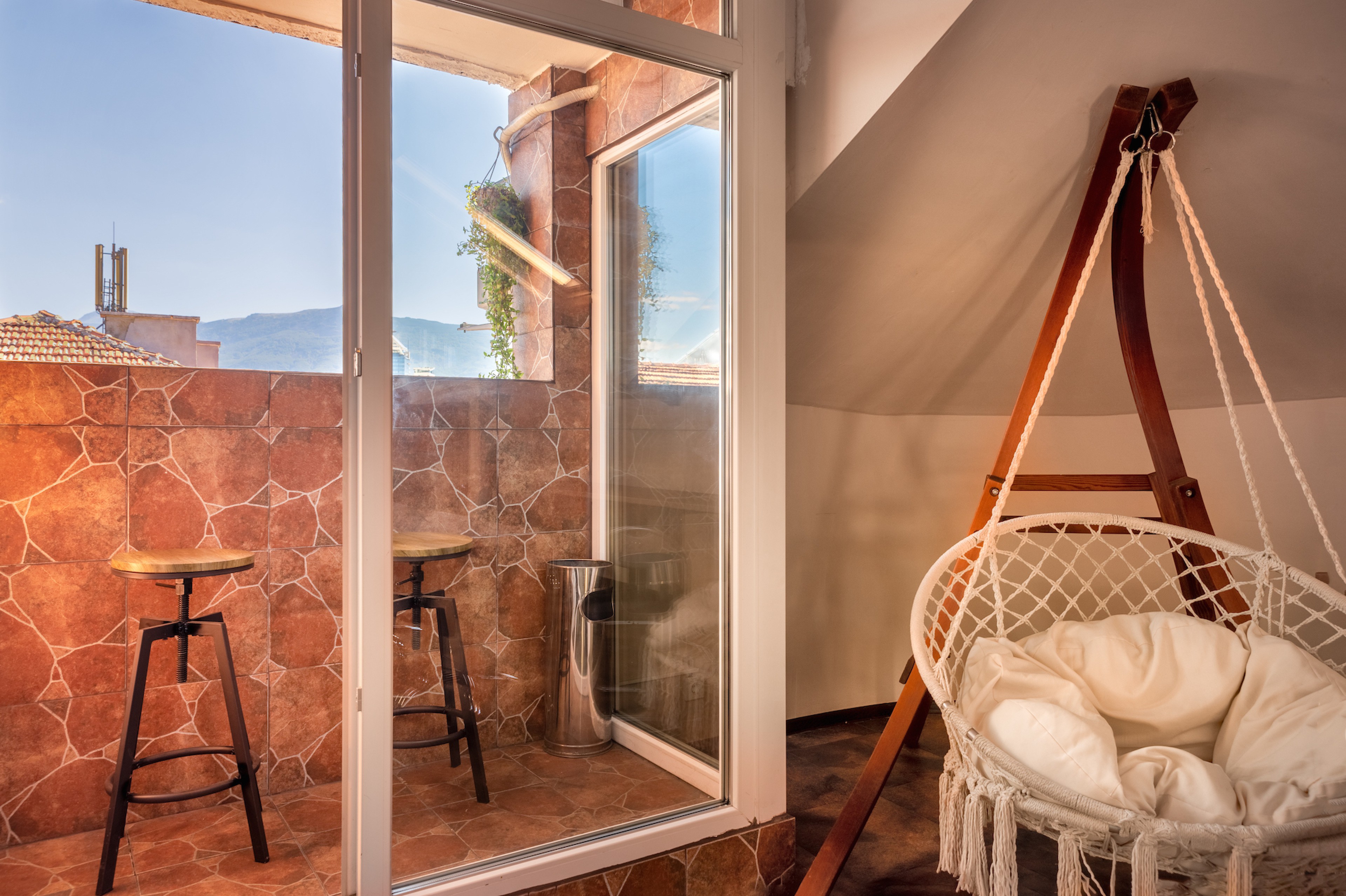 Scoutaround White Logo