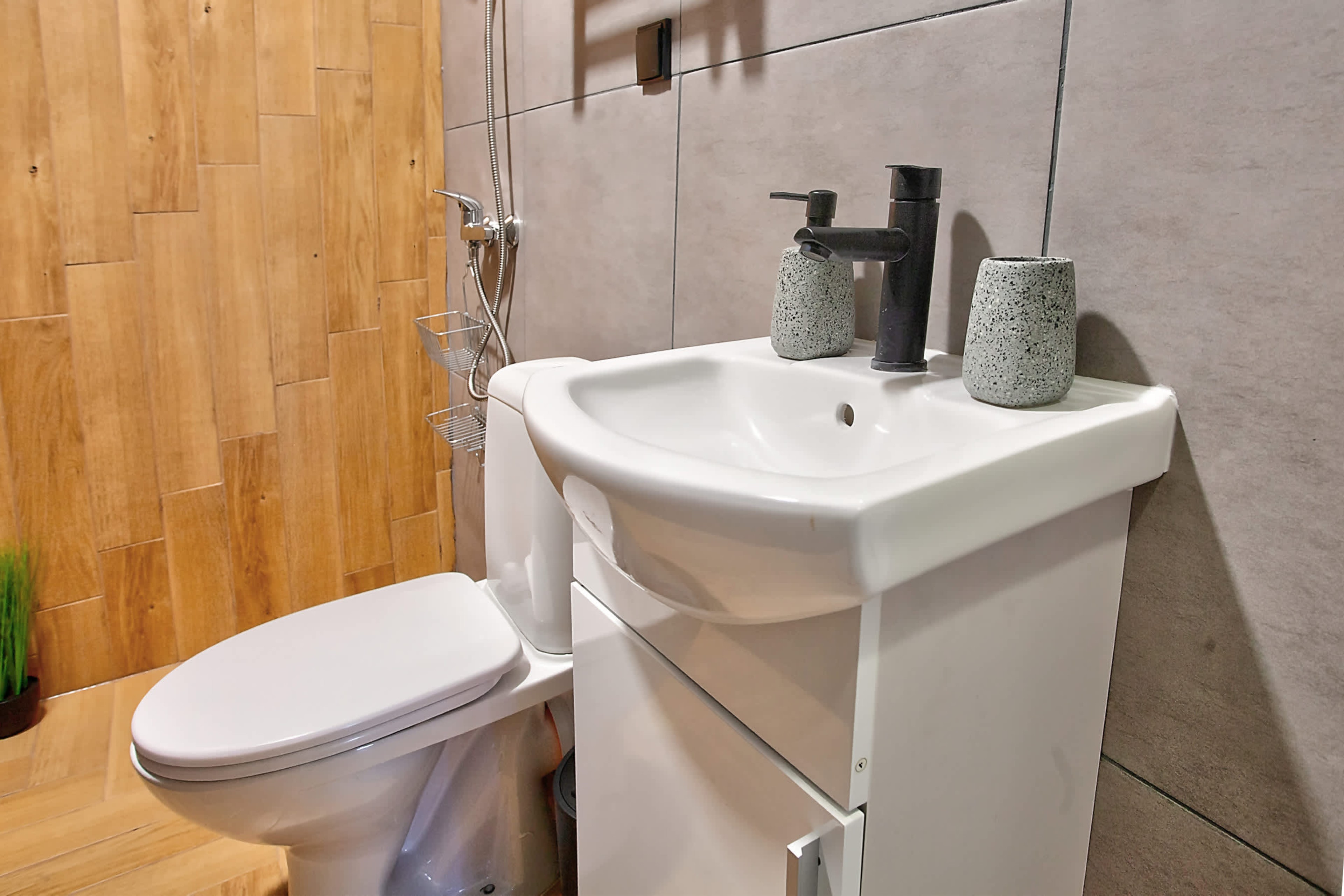 Scoutaround White Logo