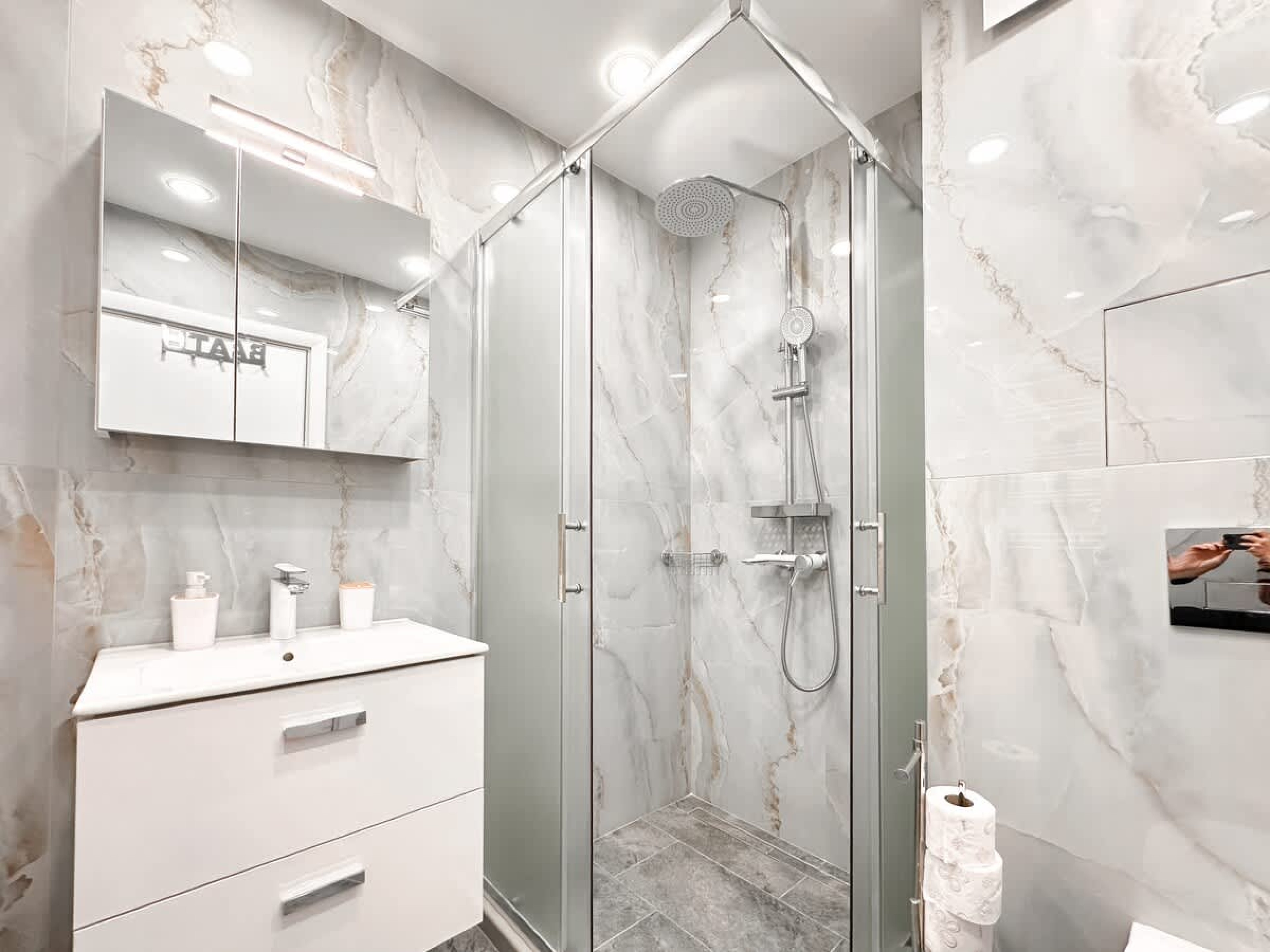 Cr?me Lux - Elegant 1BD in Manastirski Livadi - Photo 3