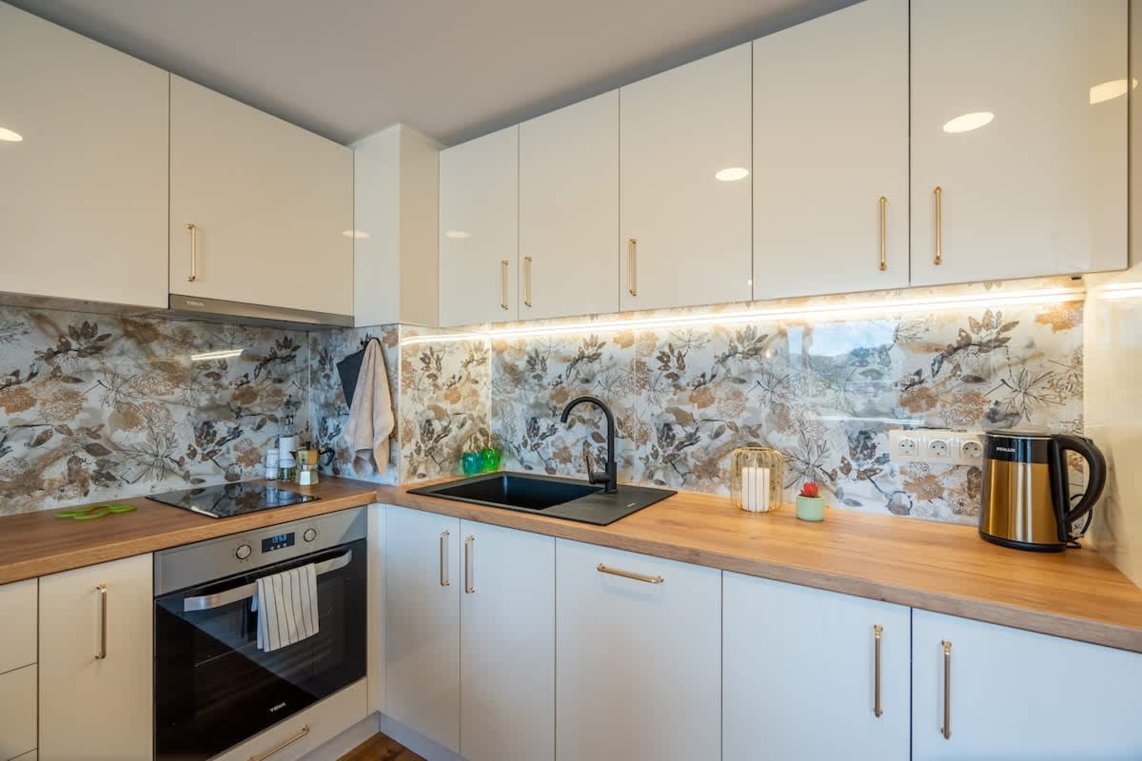 Scoutaround White Logo