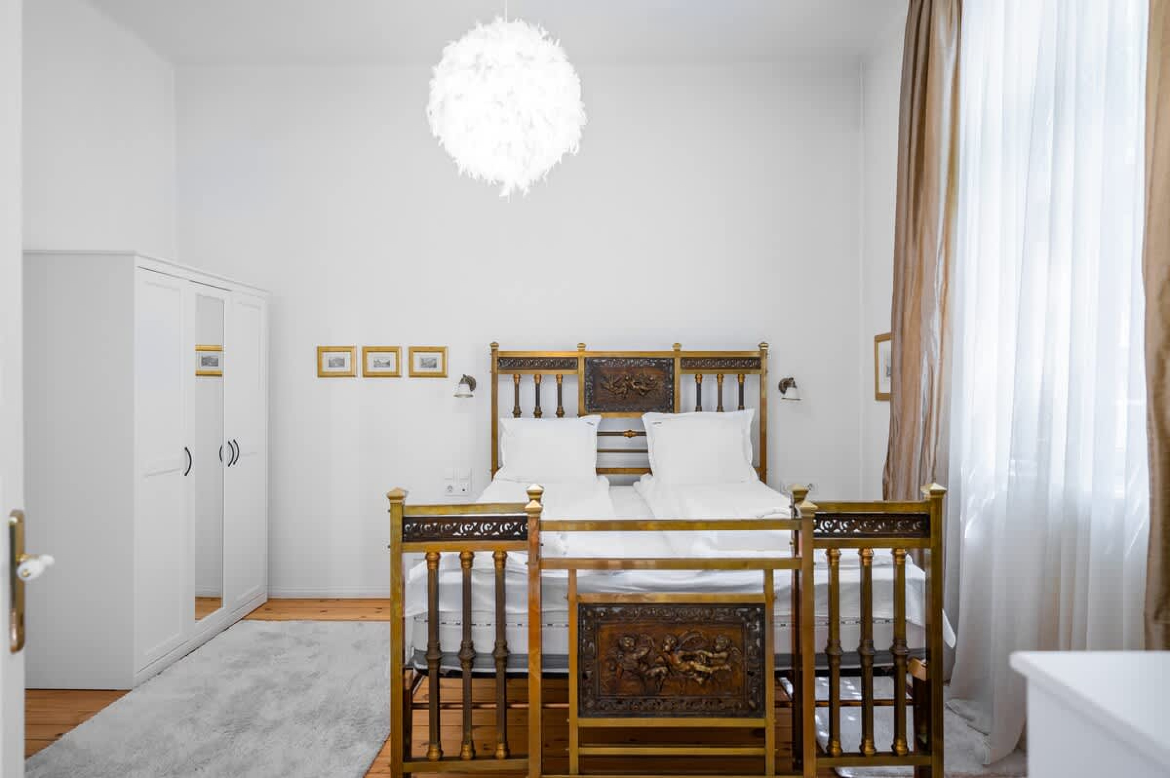 Scoutaround White Logo