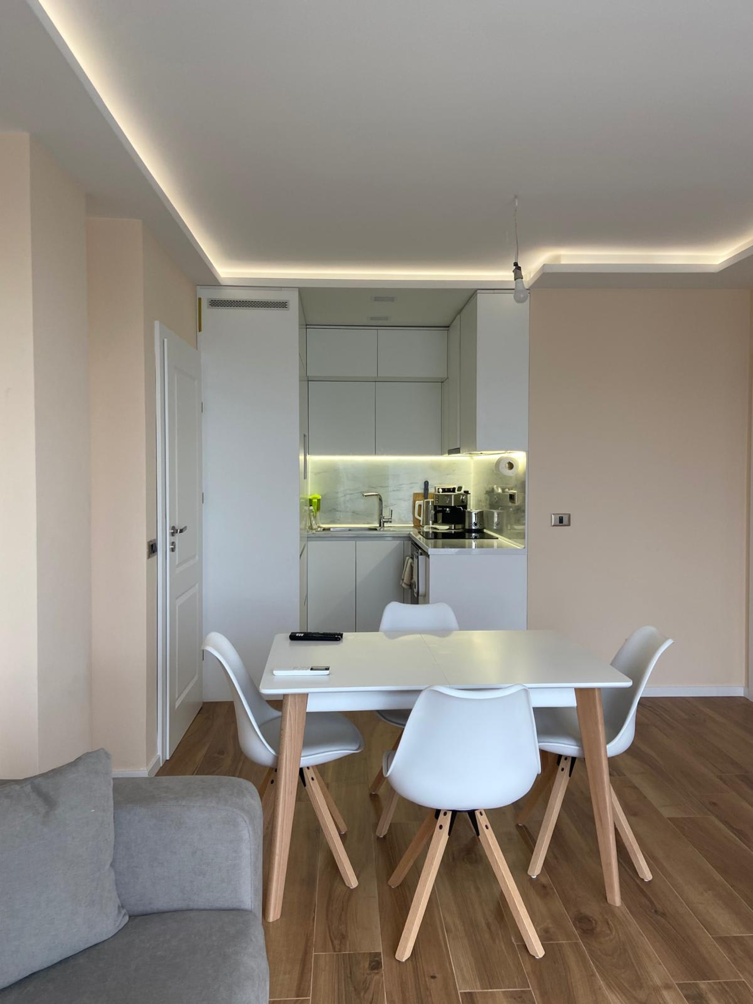 Scoutaround White Logo