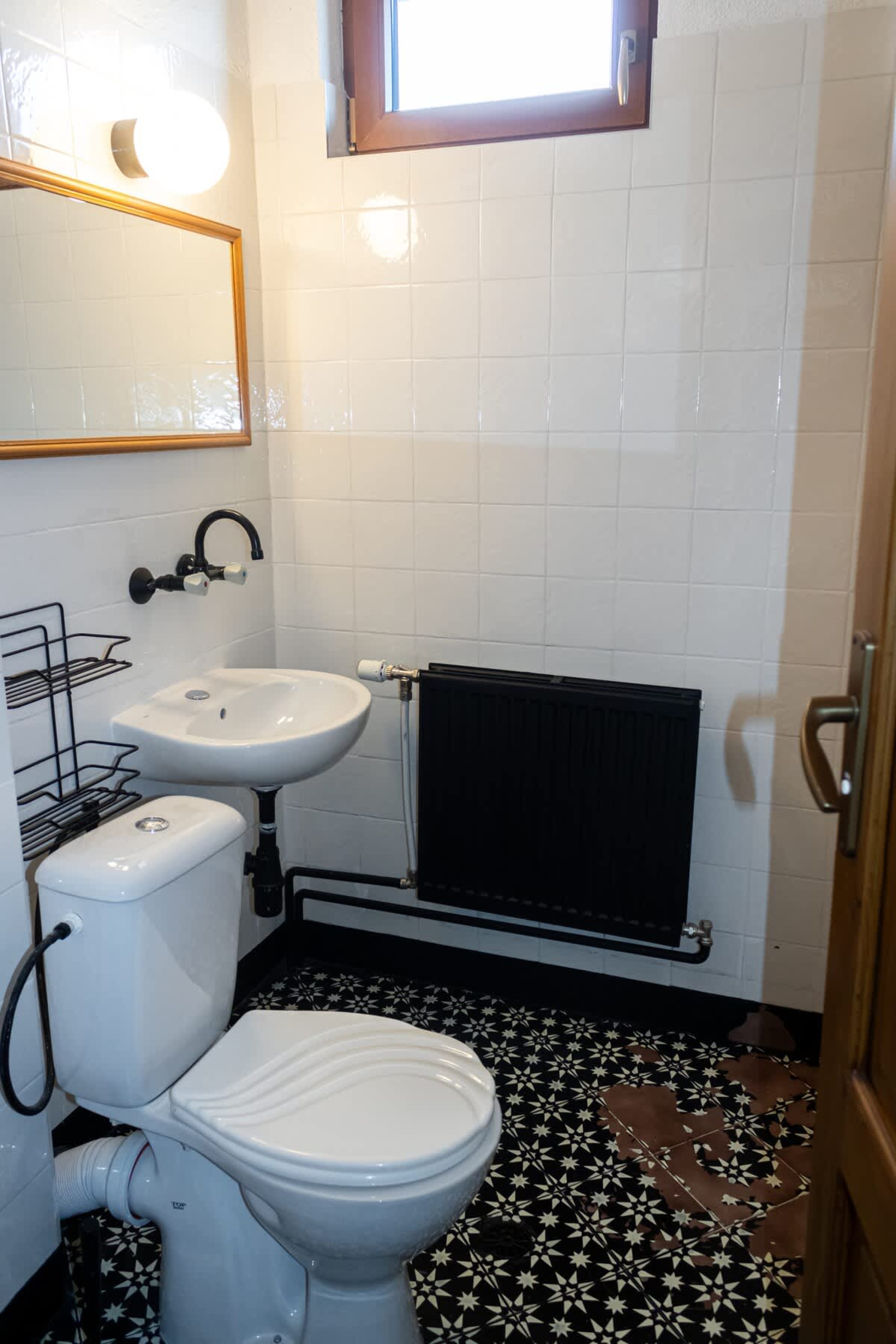 Scoutaround White Logo