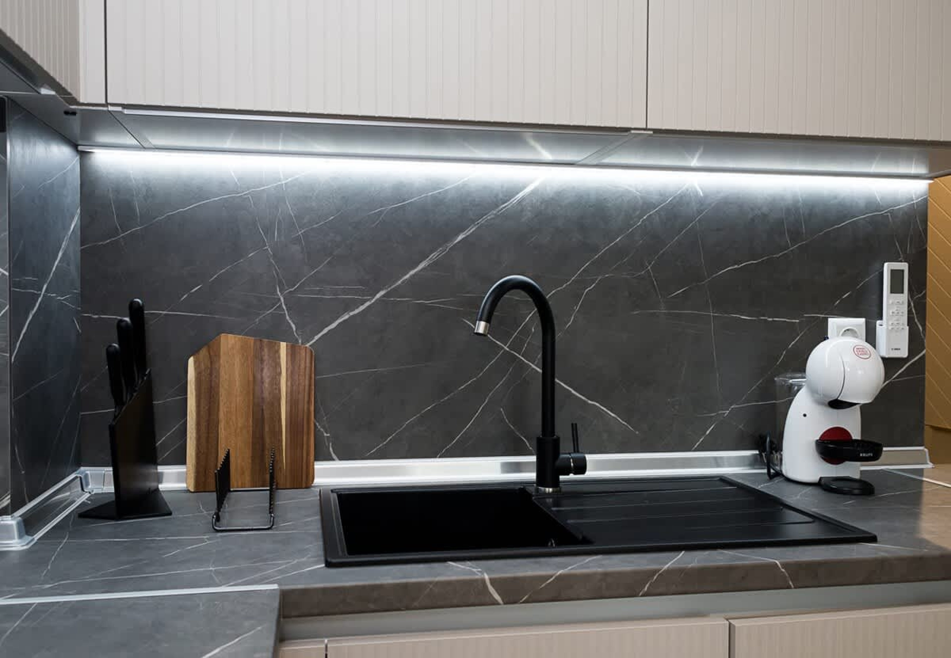 Scoutaround White Logo